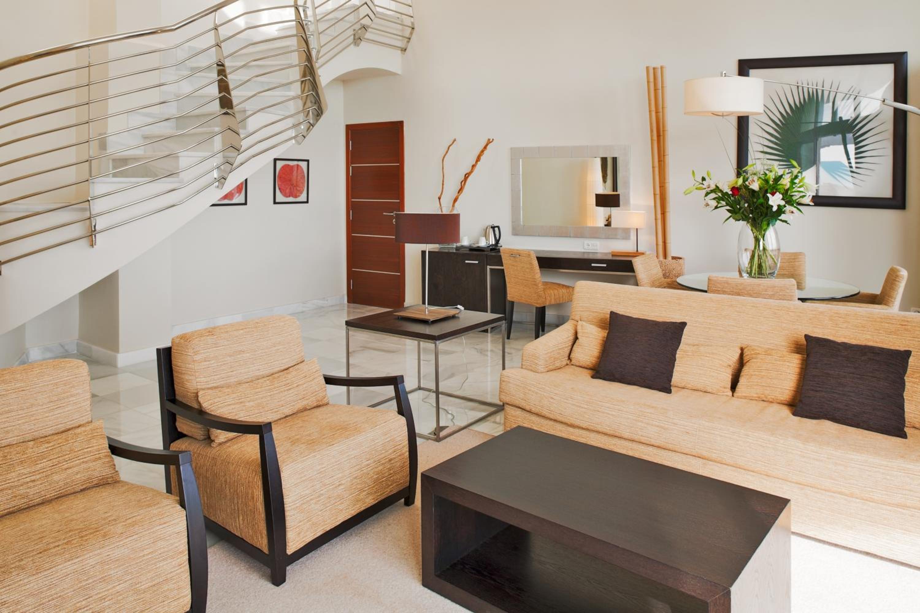 Duplex Suite - Photo 3