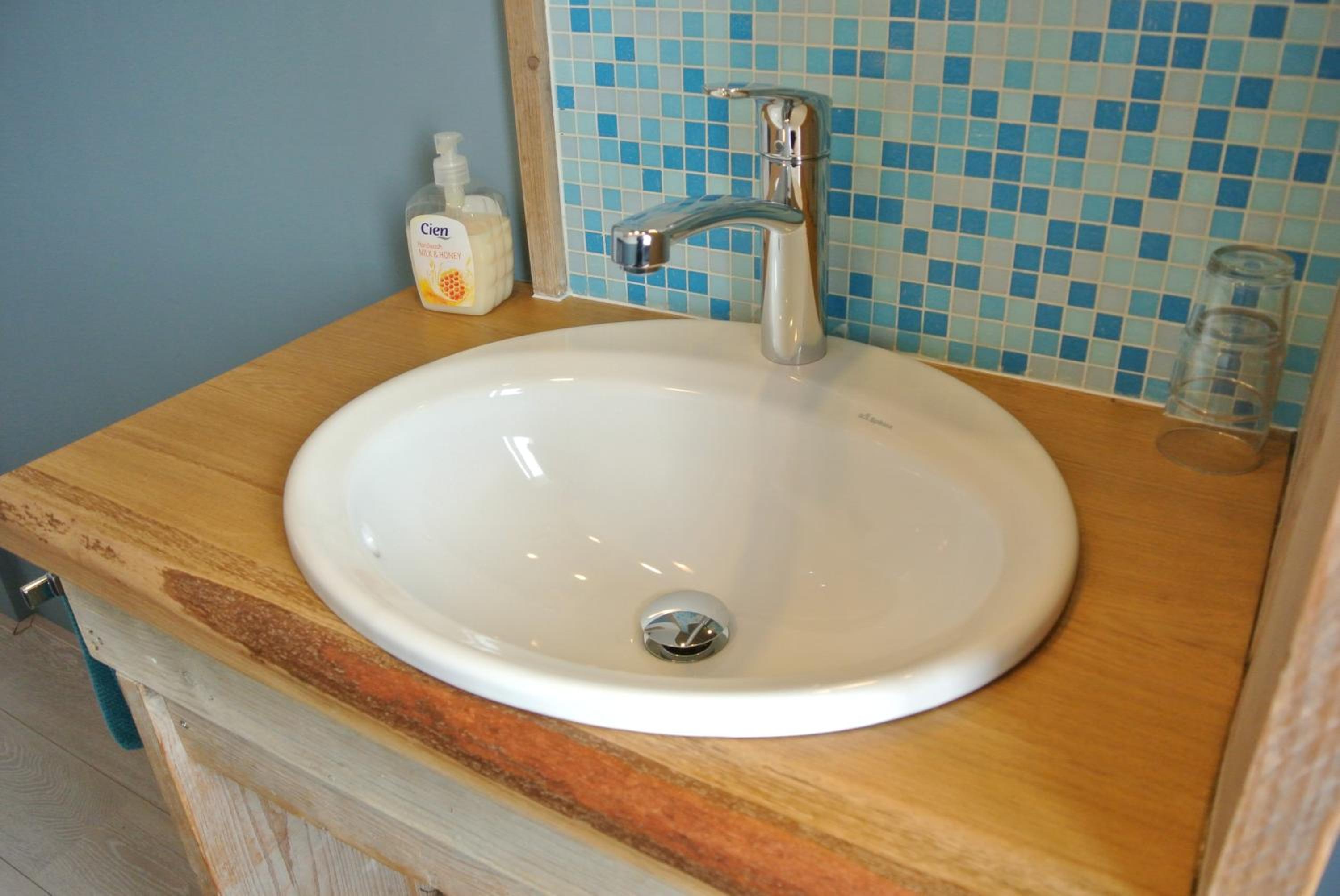 Single Room with Shared Bathroom photo 3