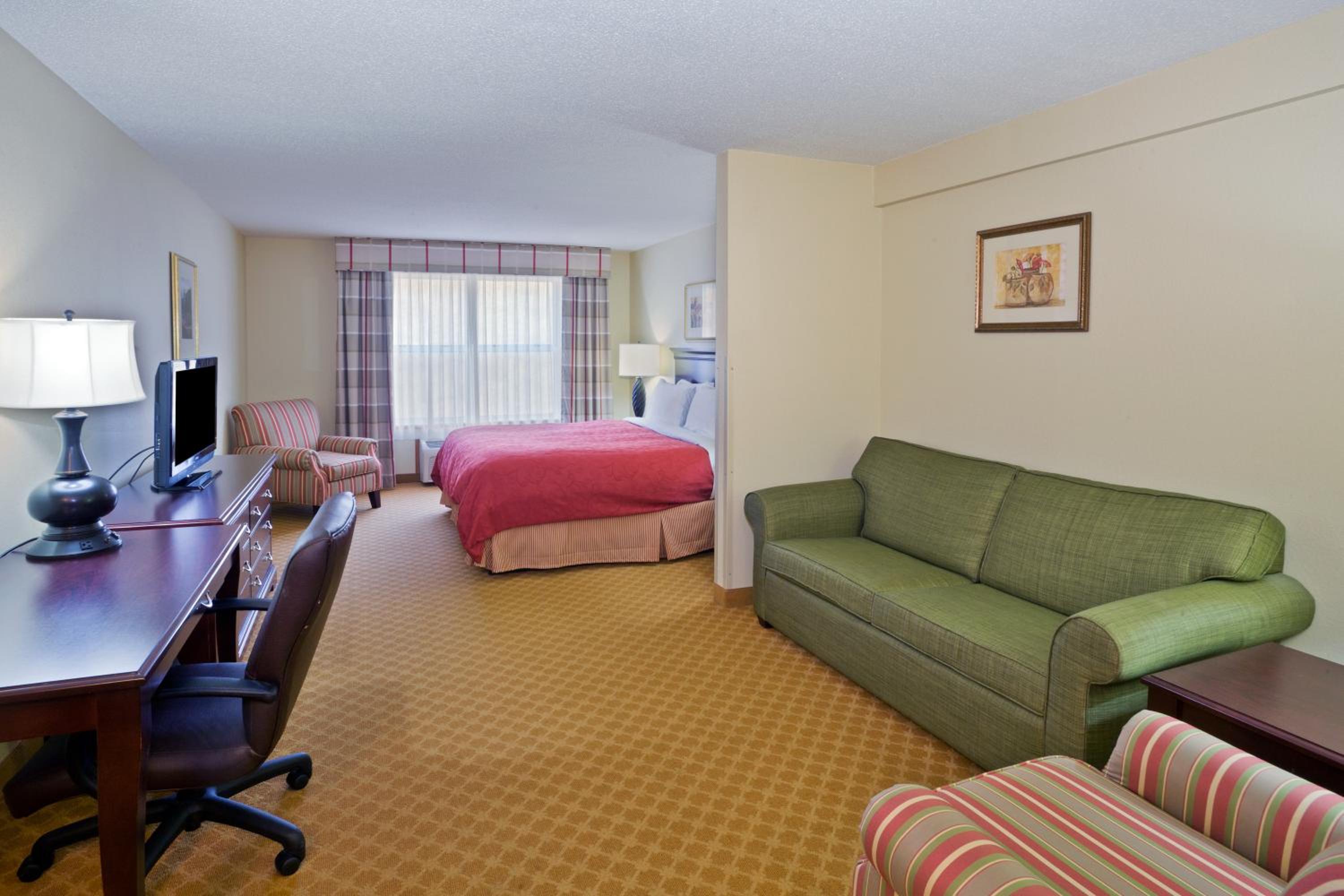 1 King Bed, Efficiency Suite, Non-Smoking - Photo 1