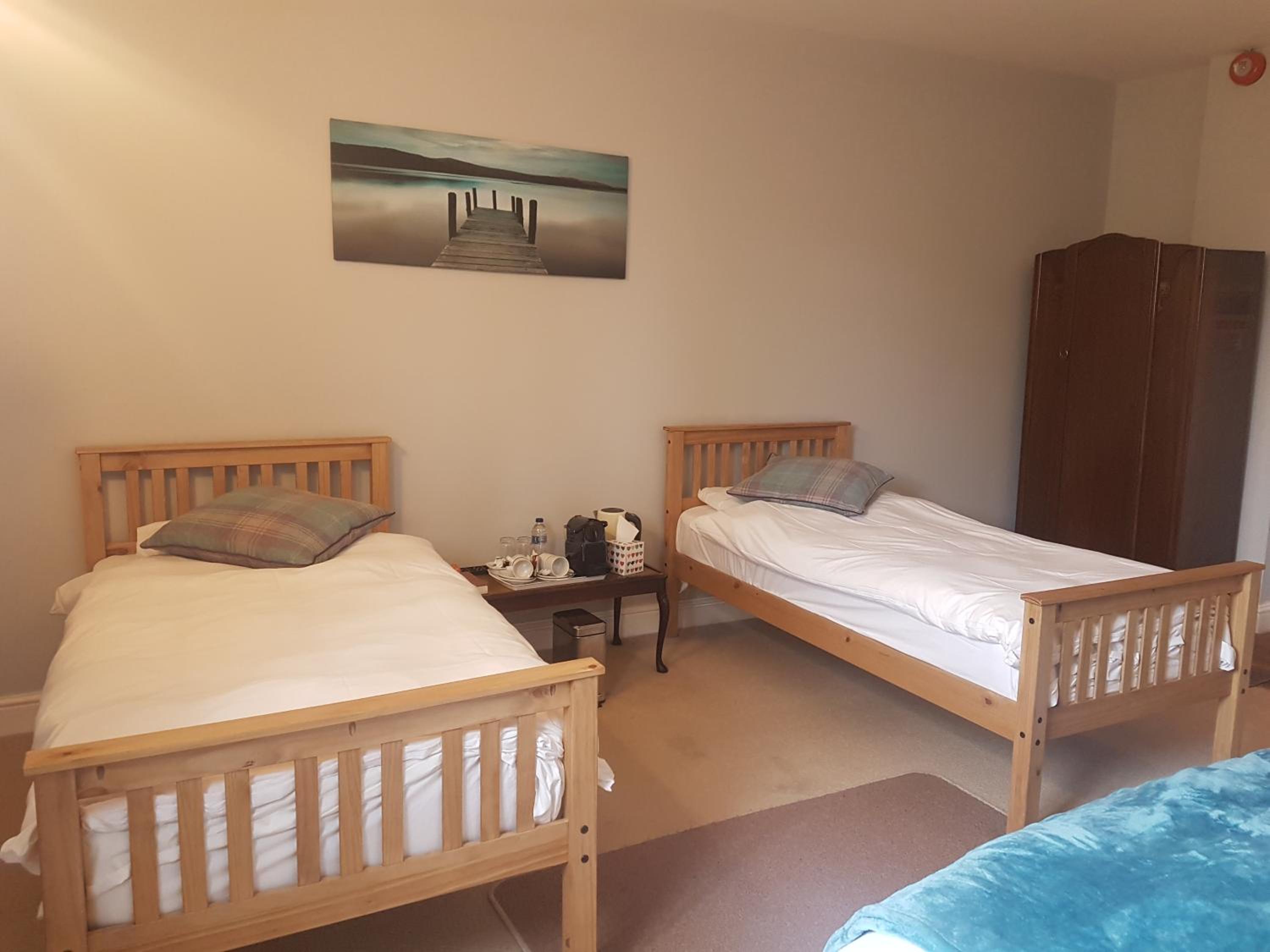 Triple Room with Bathroom - Photo 5