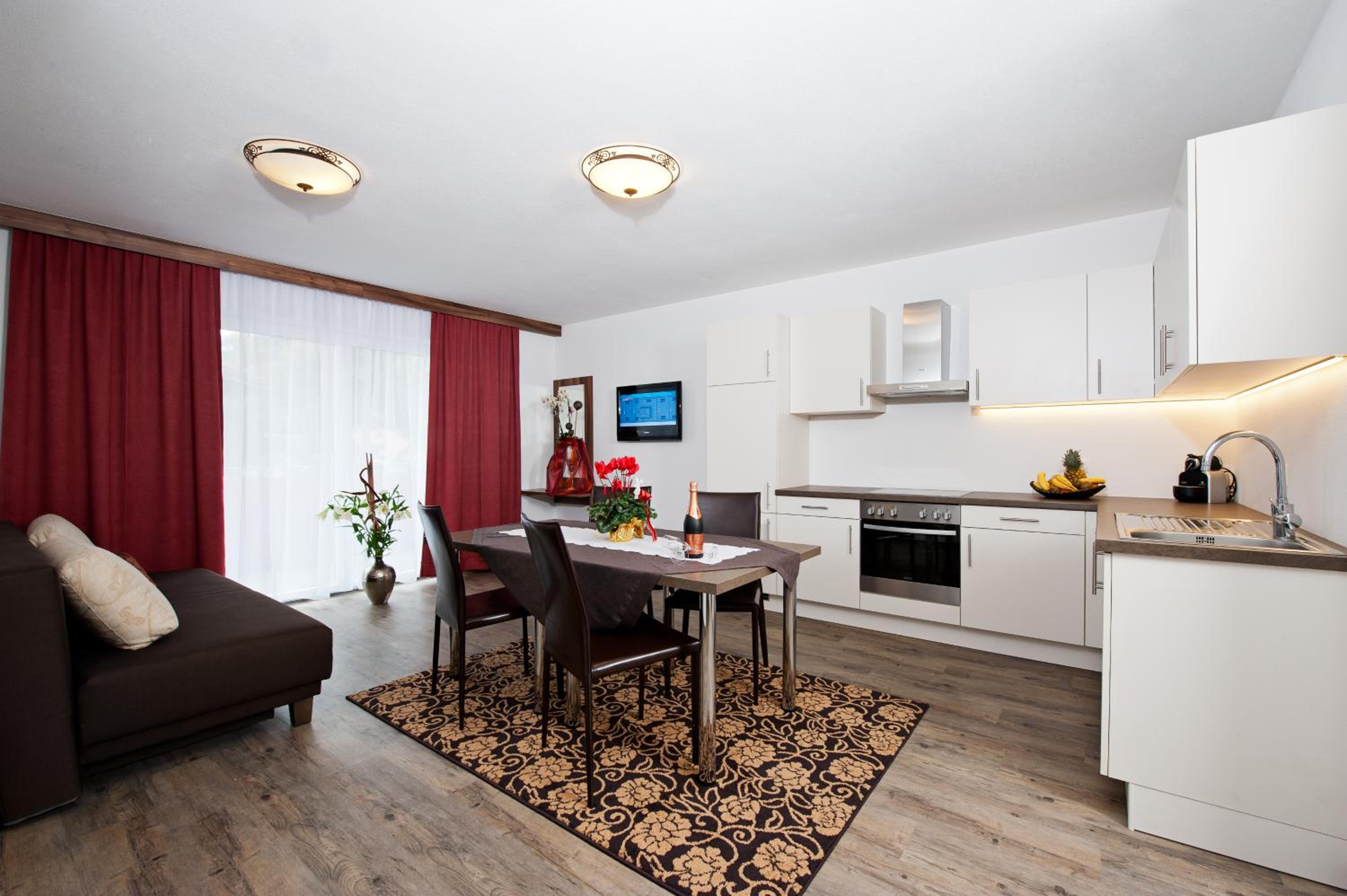 One-Bedroom Apartment photo 2