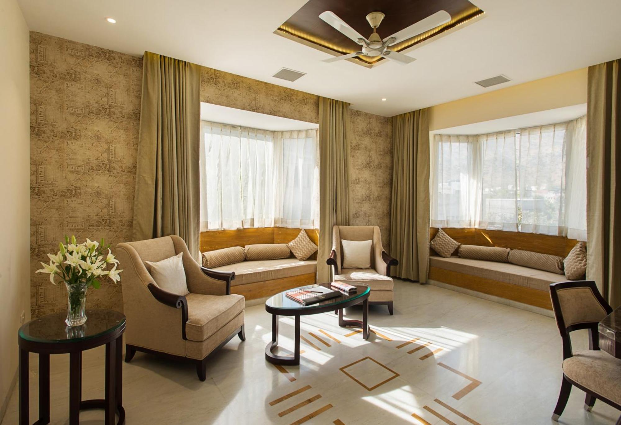 Suite - Photo 5