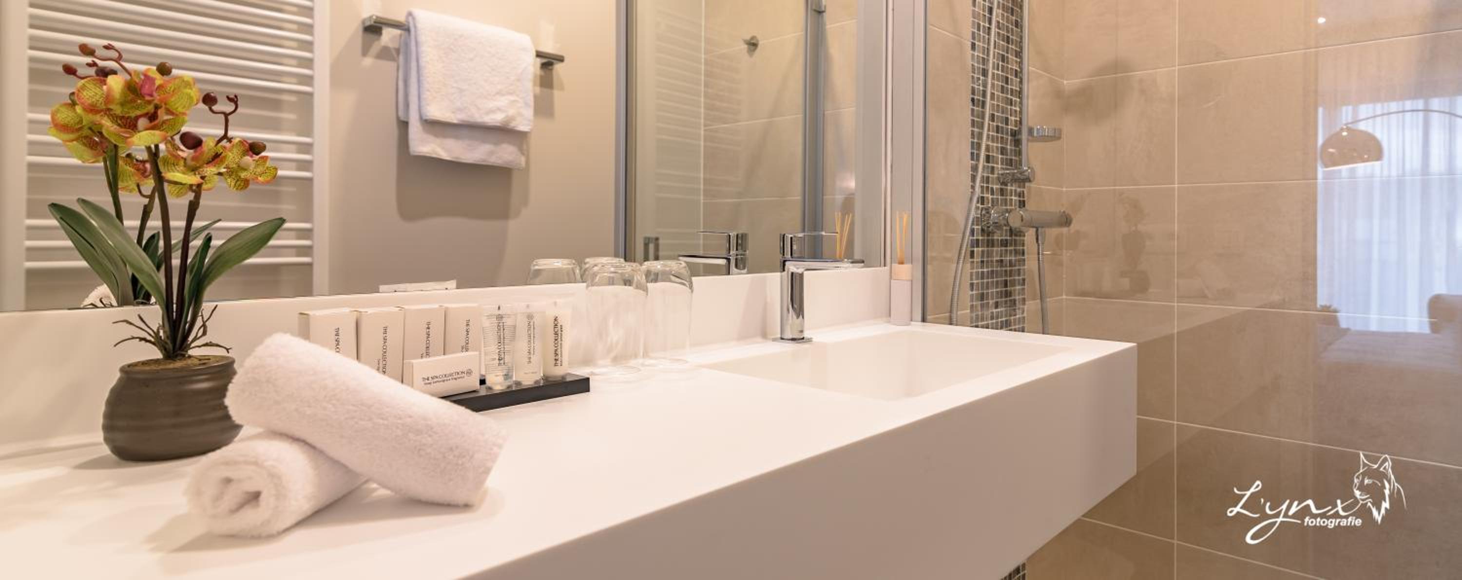Junior Suite with Balcony - Photo 15