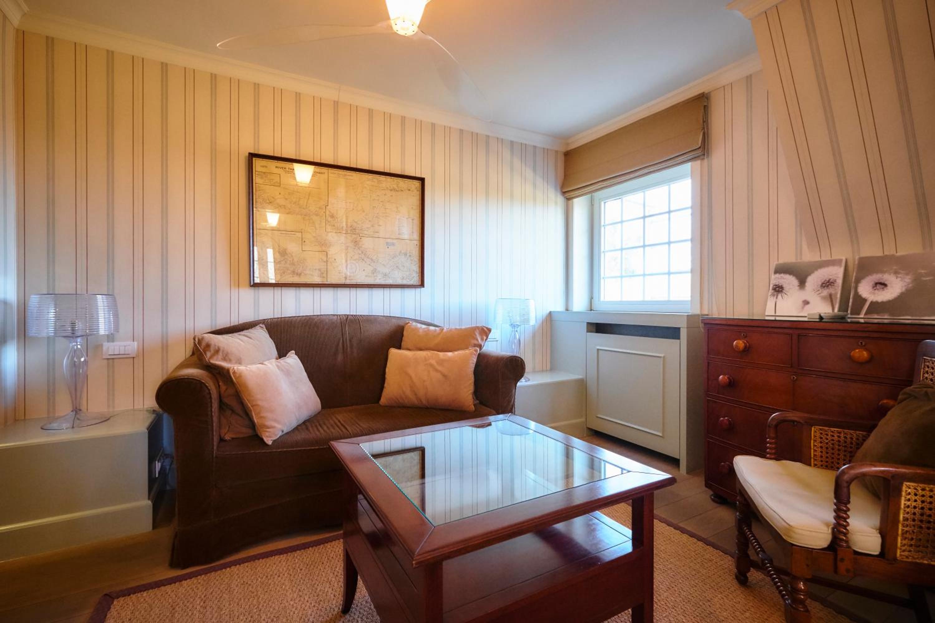 Superior One-Bedroom Suite photo 2