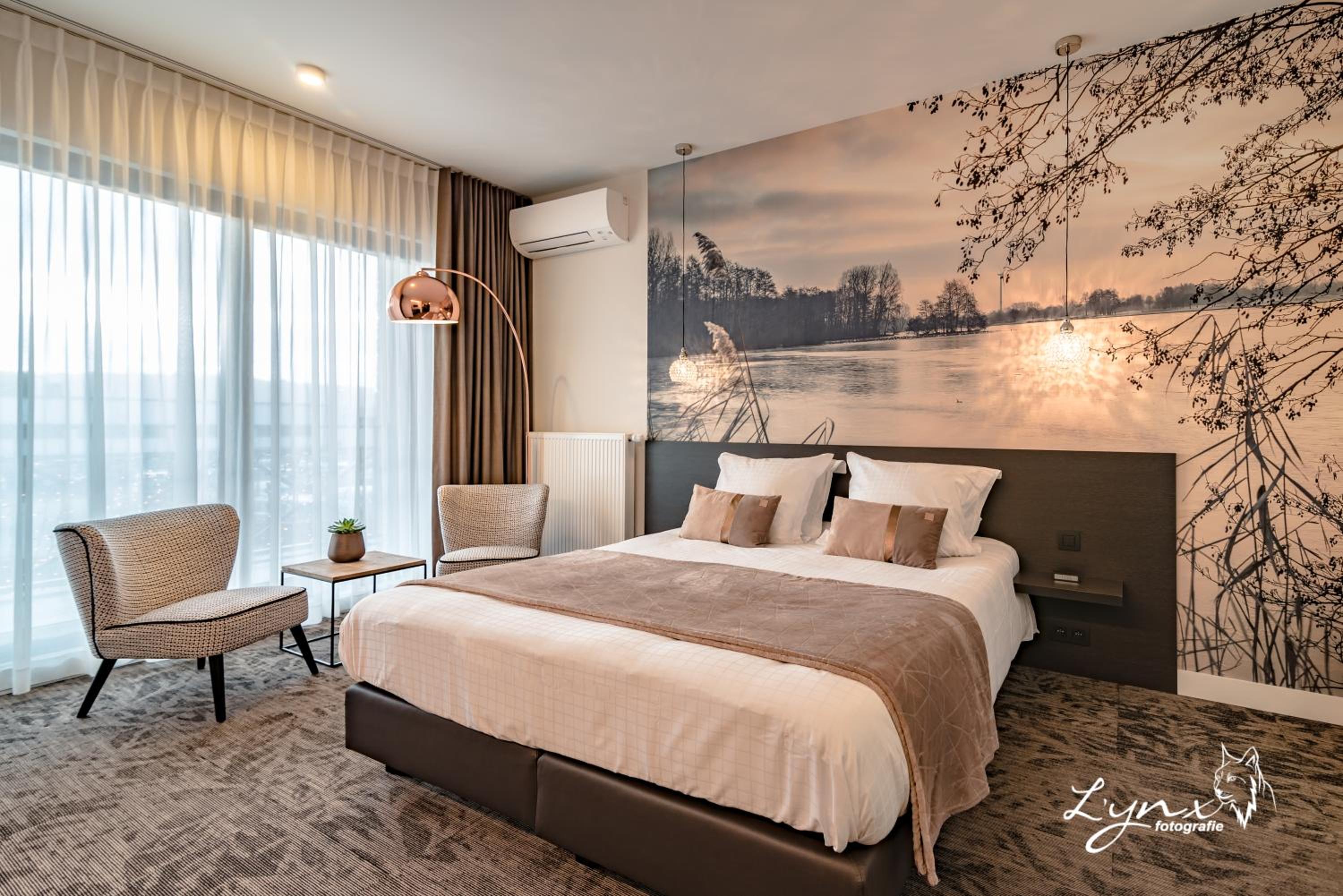 Junior Suite with Balcony - Photo 2