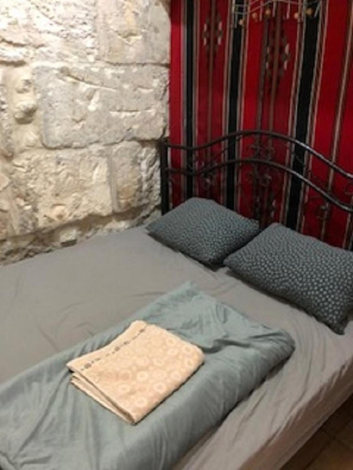 Double Room with Shared Bathroom photo 3