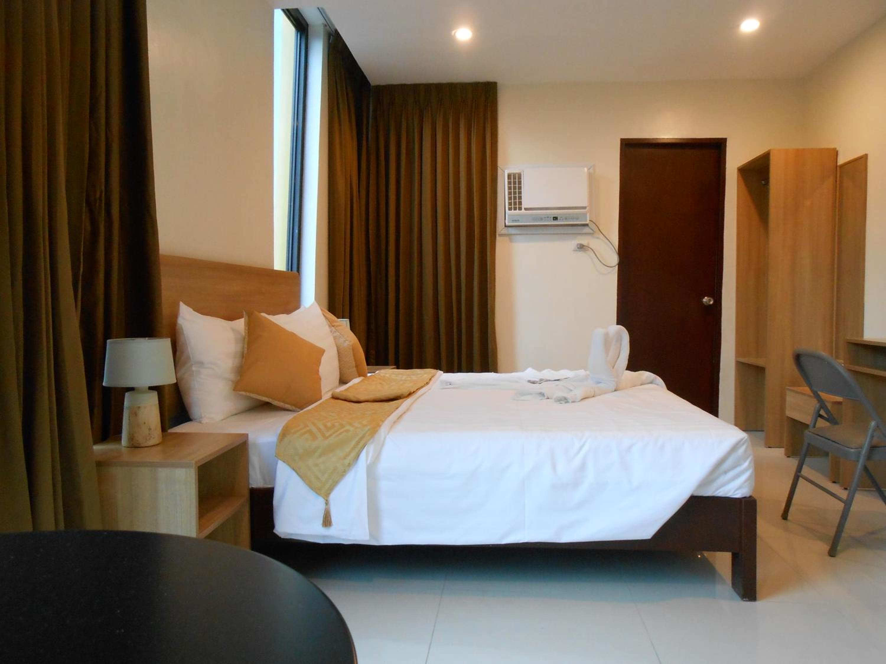 Suite with Mountain View - Photo 14