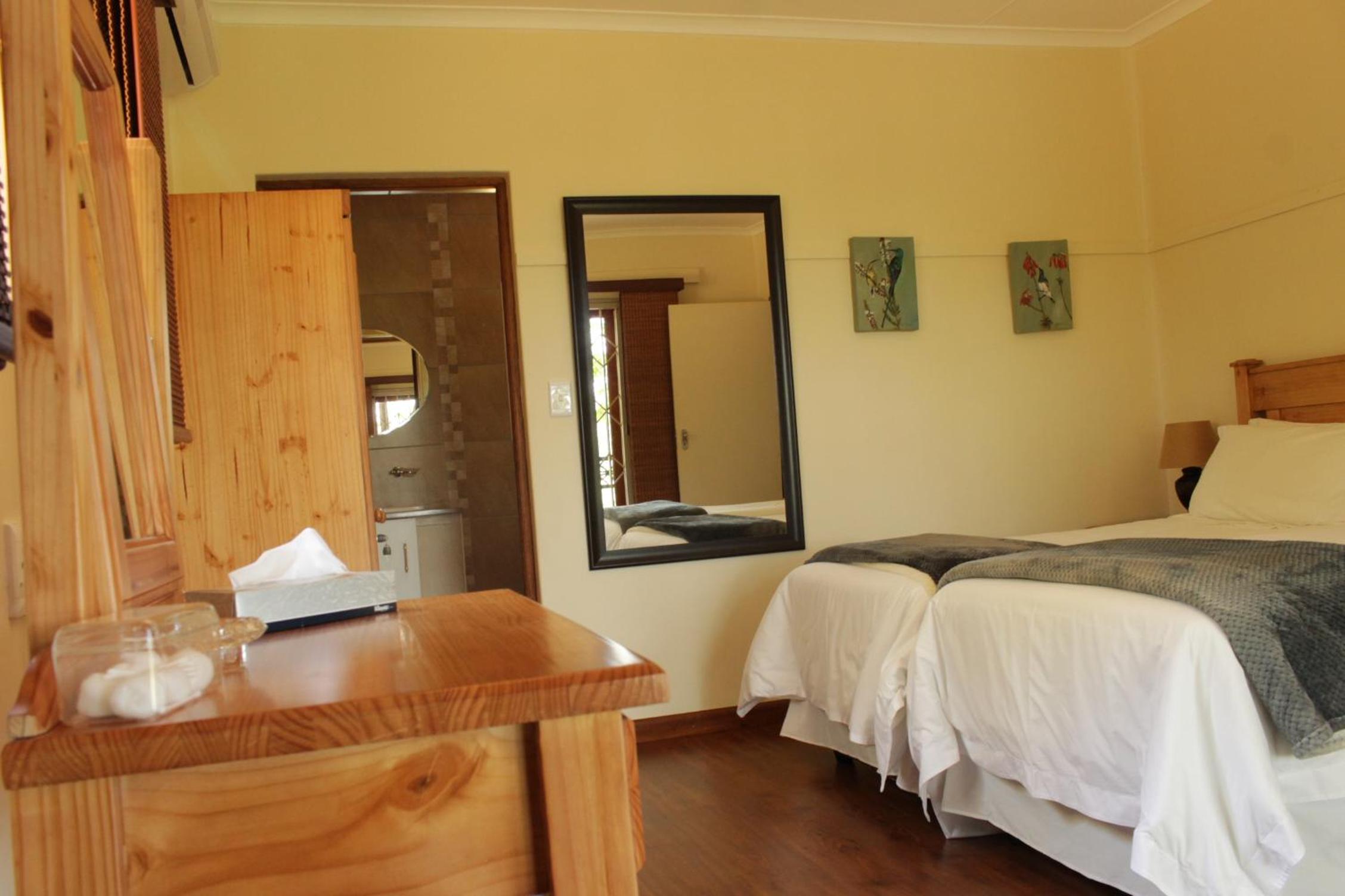 Two-Bedroom Log Cabin photo 3