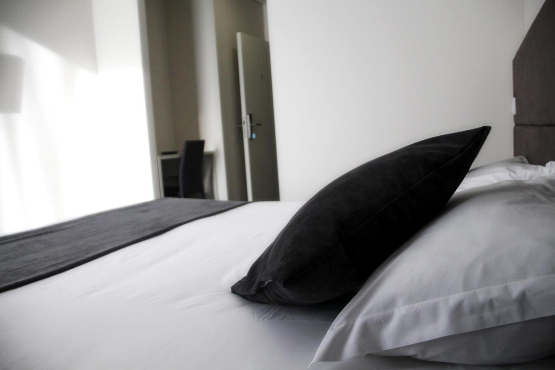 Deluxe Room - Photo 9