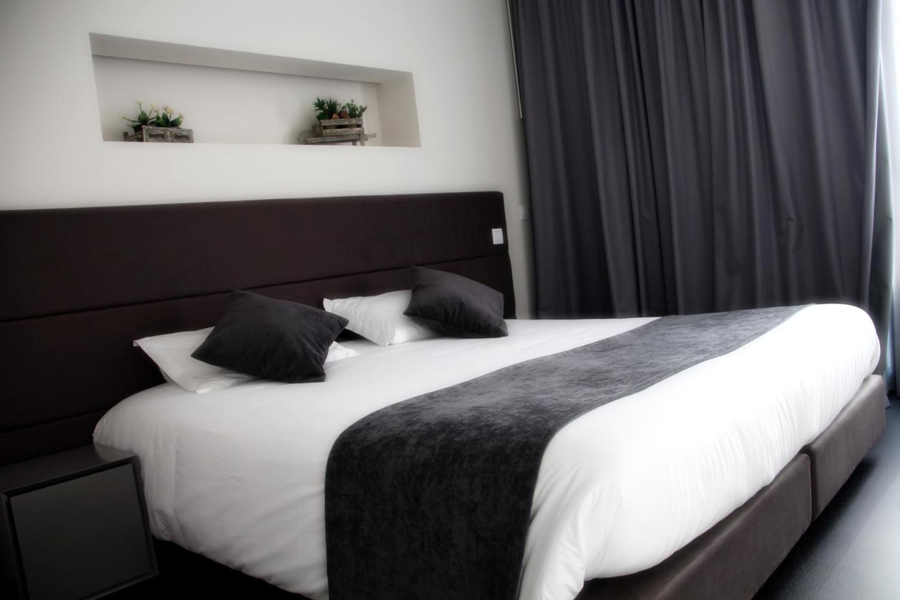 Deluxe Room - Photo 8