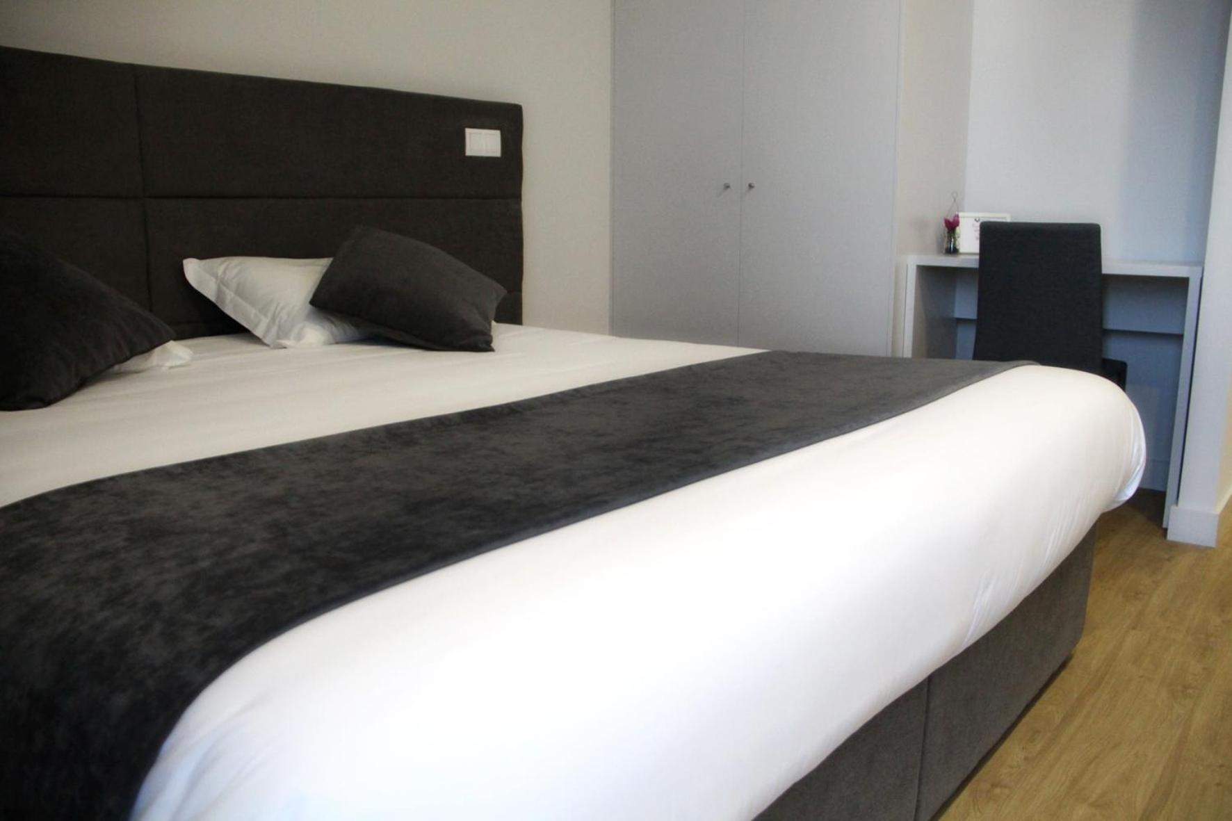 Deluxe Room - Photo 5