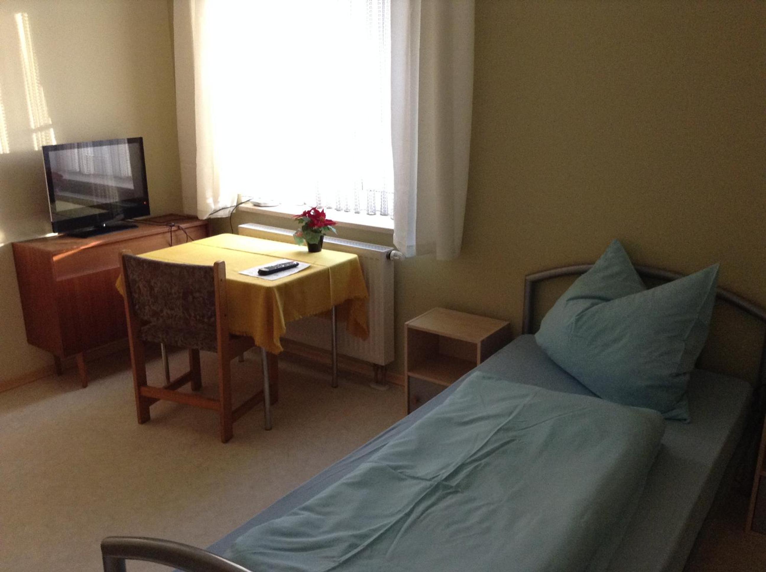 Economy Twin Room photo 2
