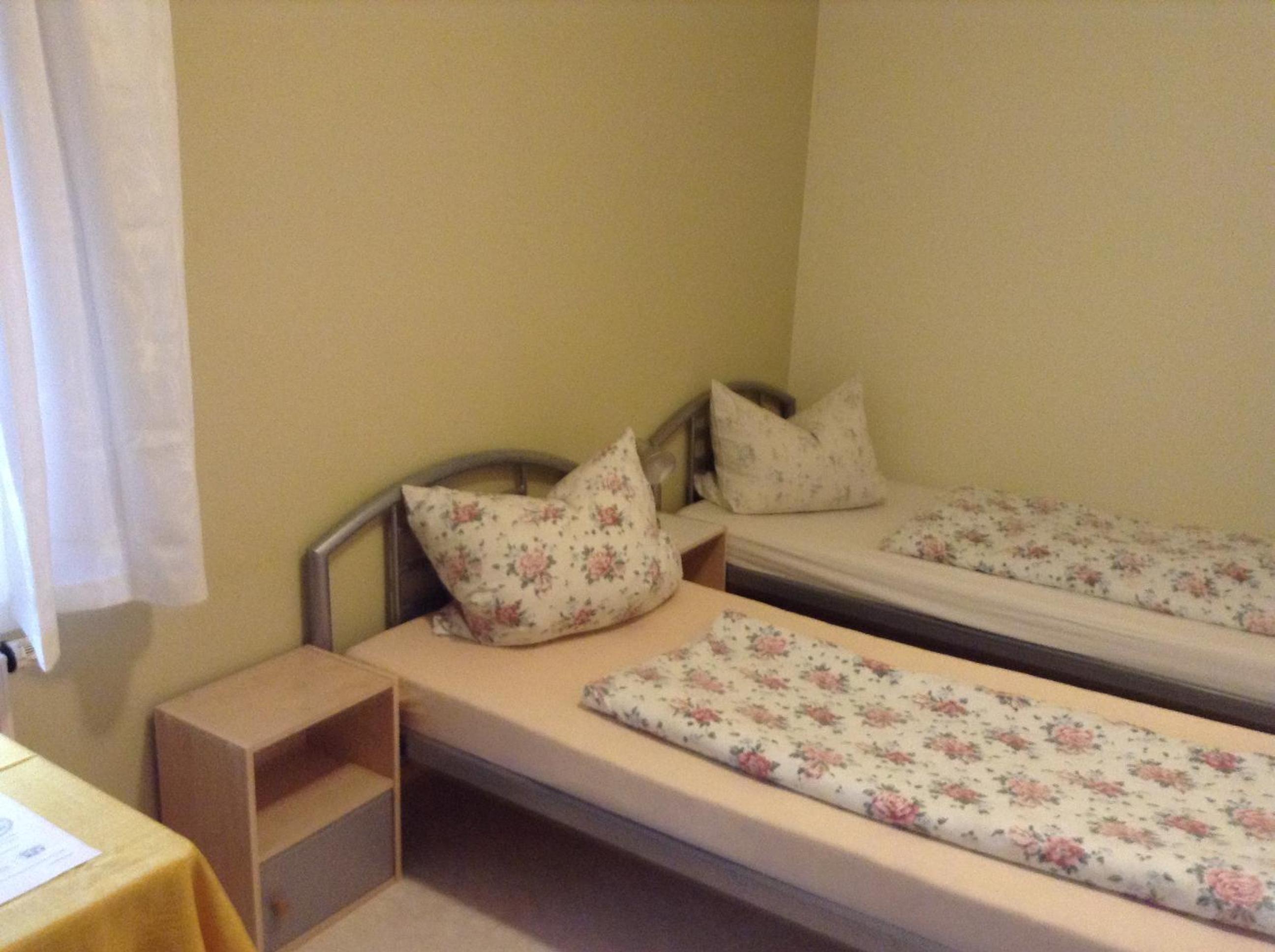 Economy Twin Room photo 1