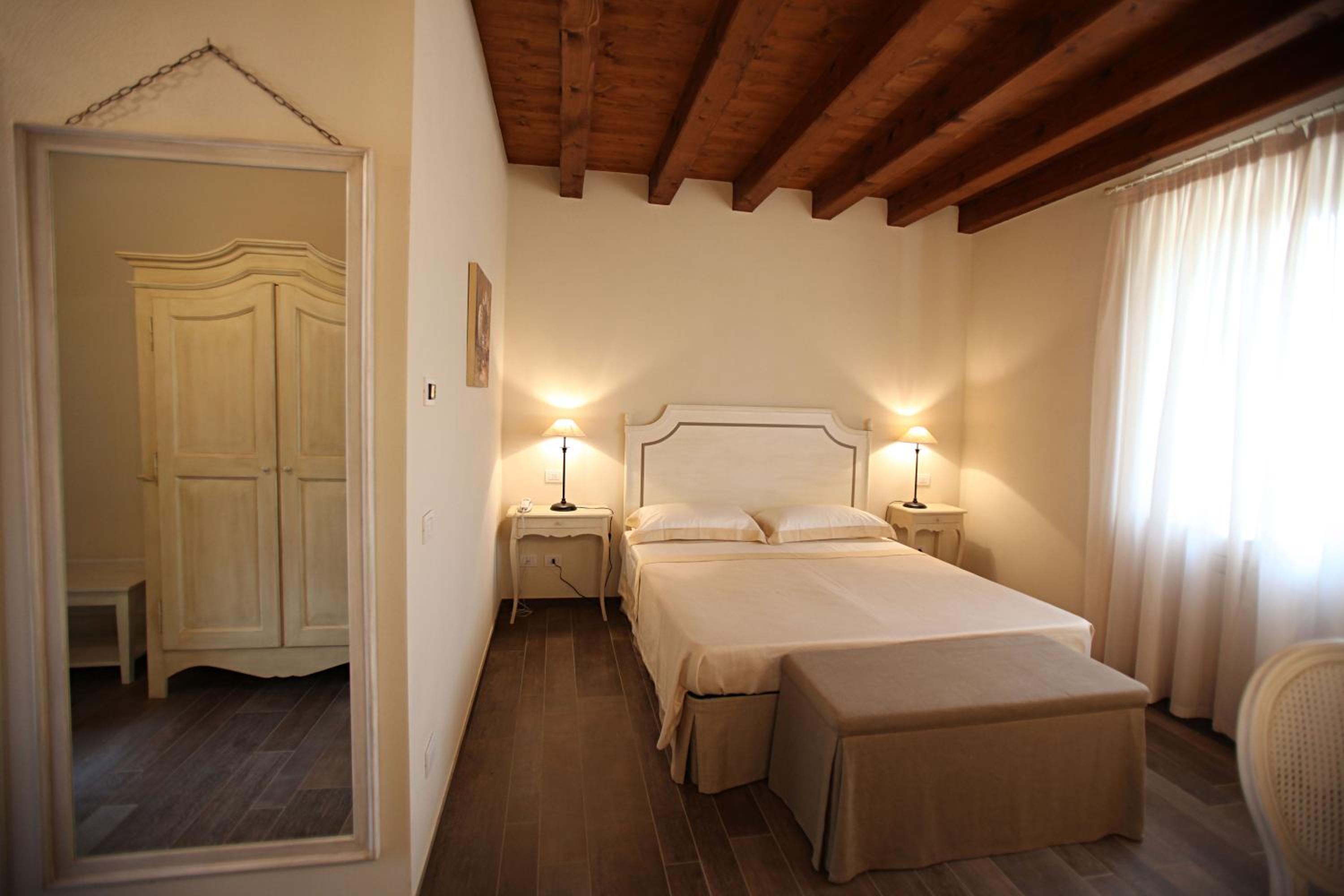 Deluxe Double or Twin Room photo 1