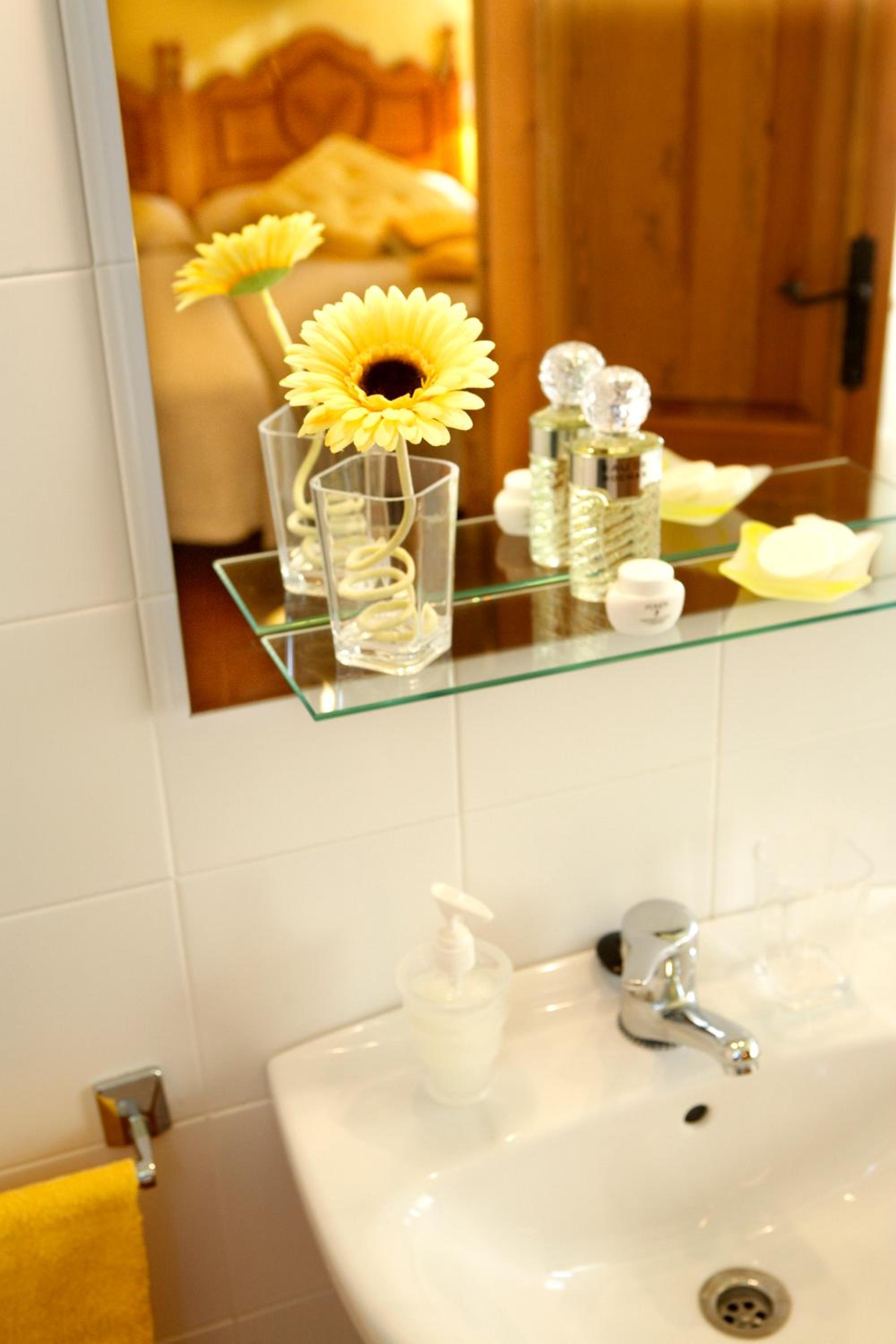Double Room - Photo 11
