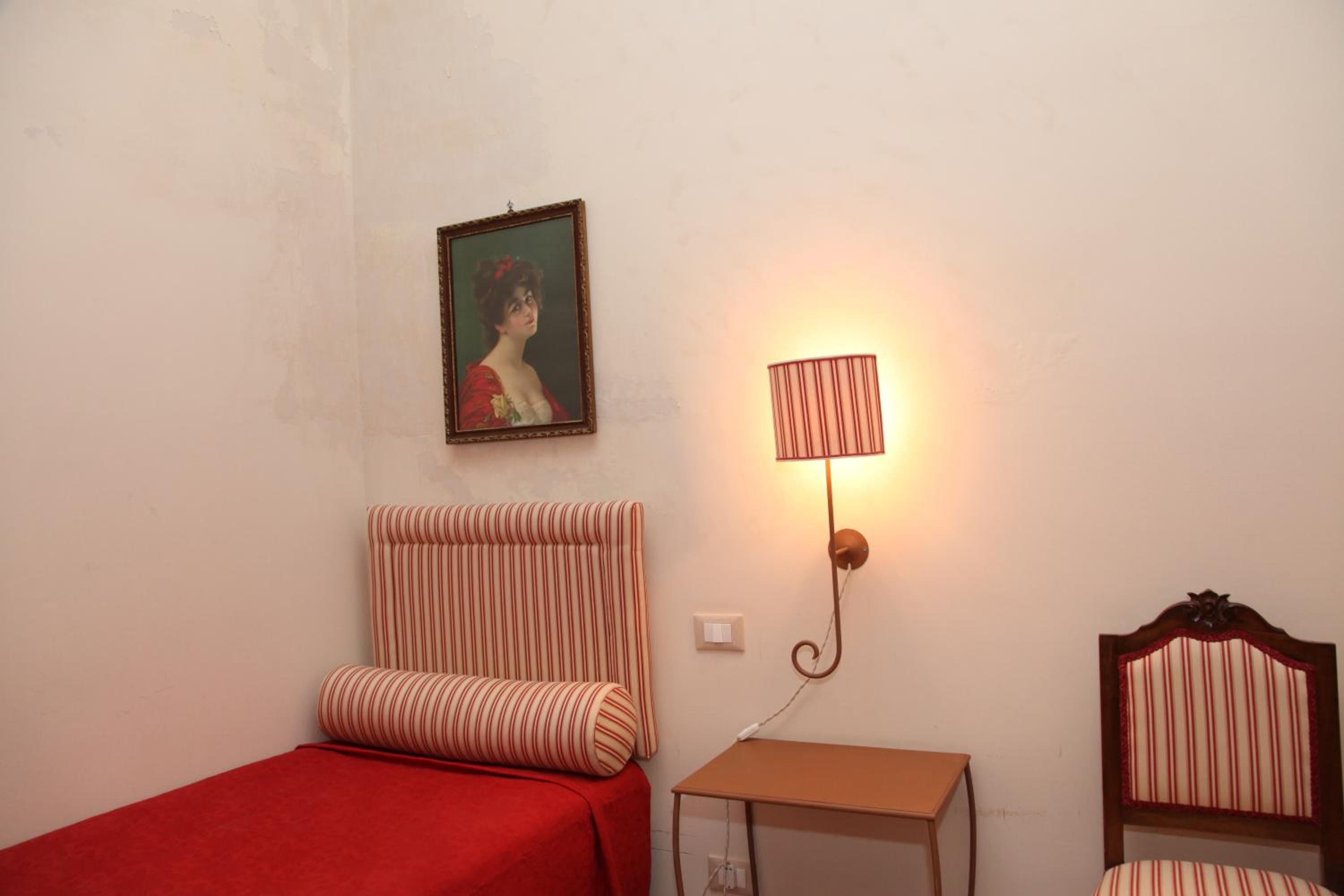 Deluxe Quadruple Room - Photo 5