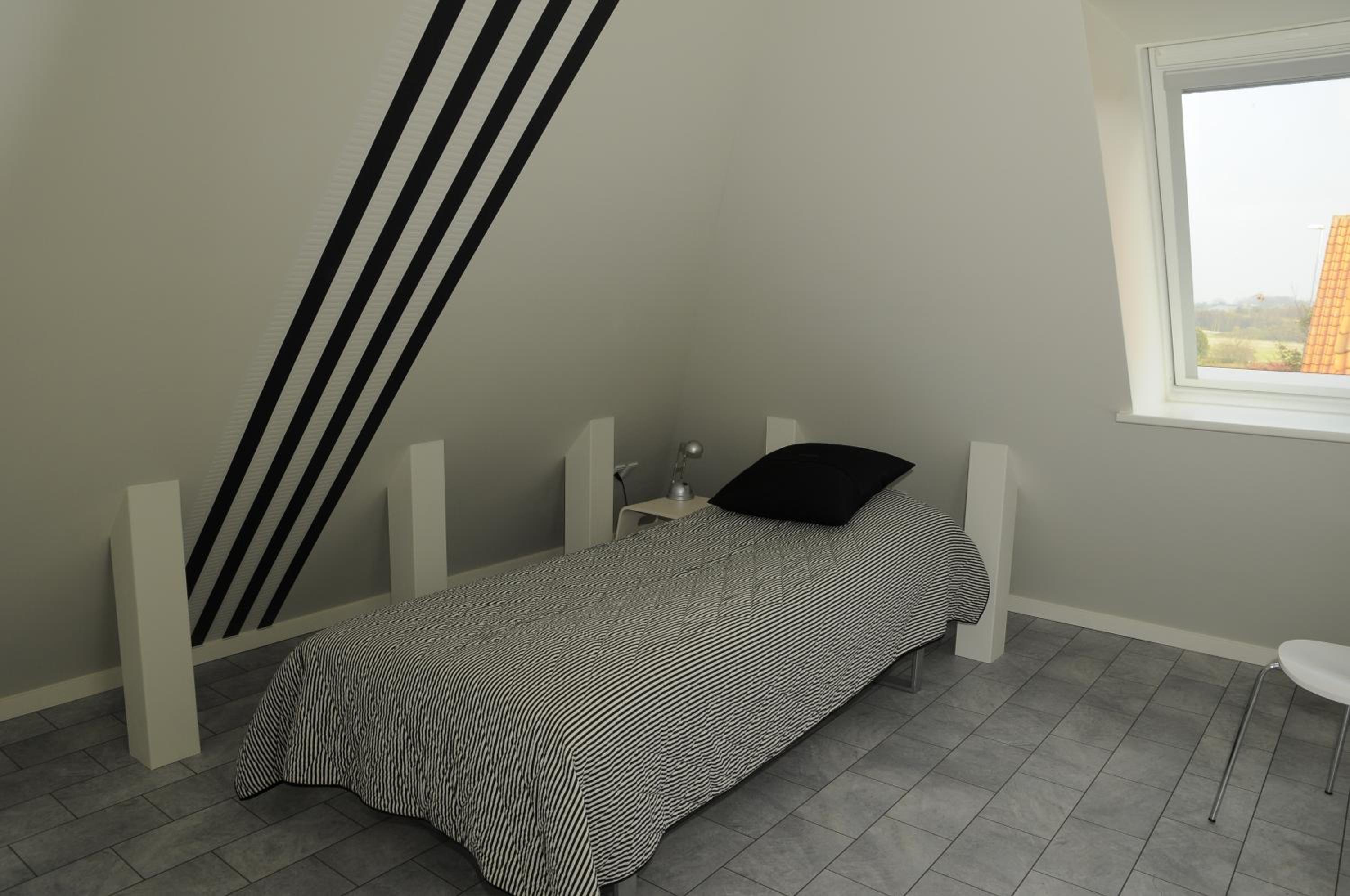 Single Room with Shared Bathroom photo 3