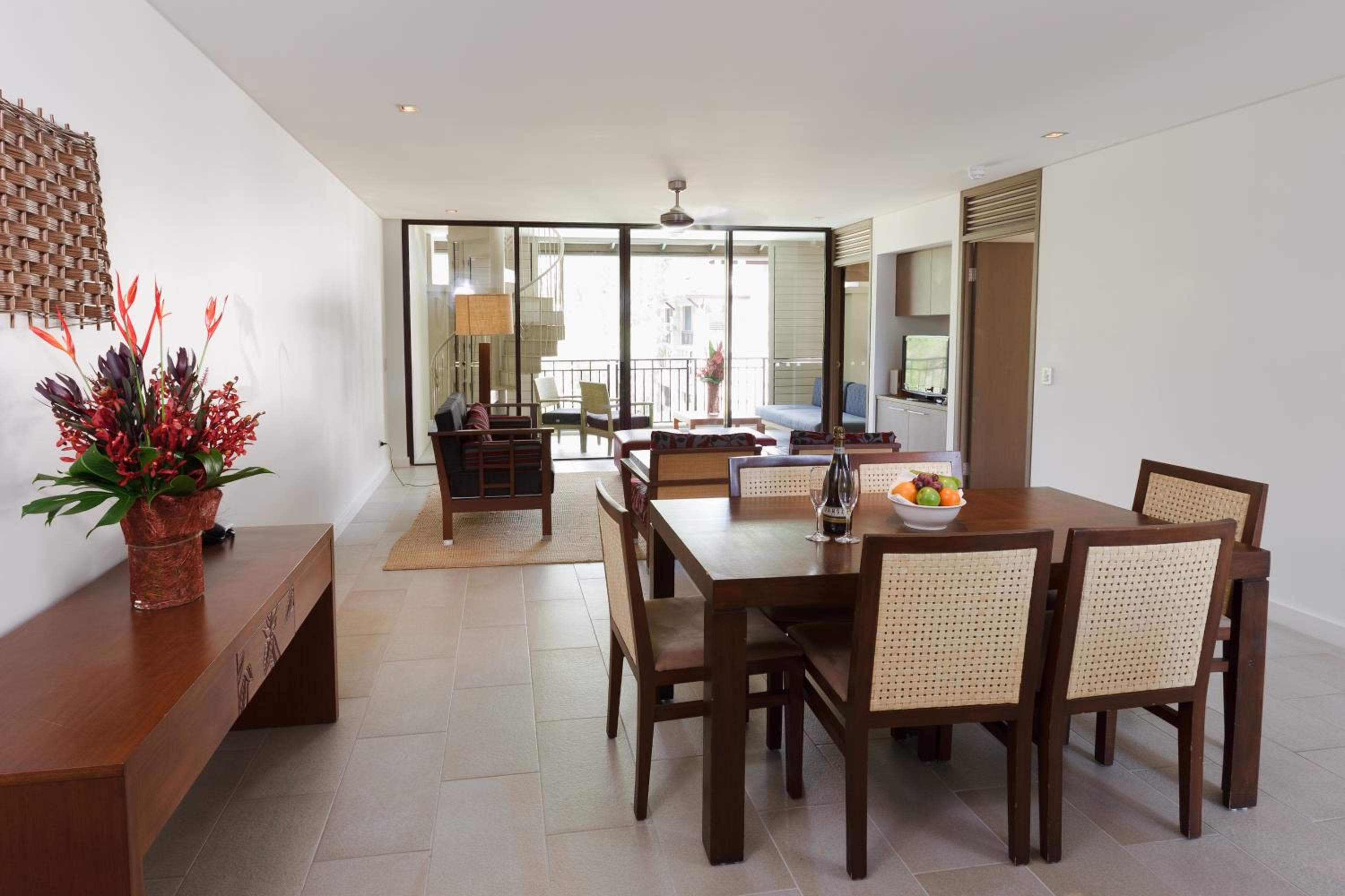 Two-Bedroom Rooftop Apartment with Spa - Photo 3