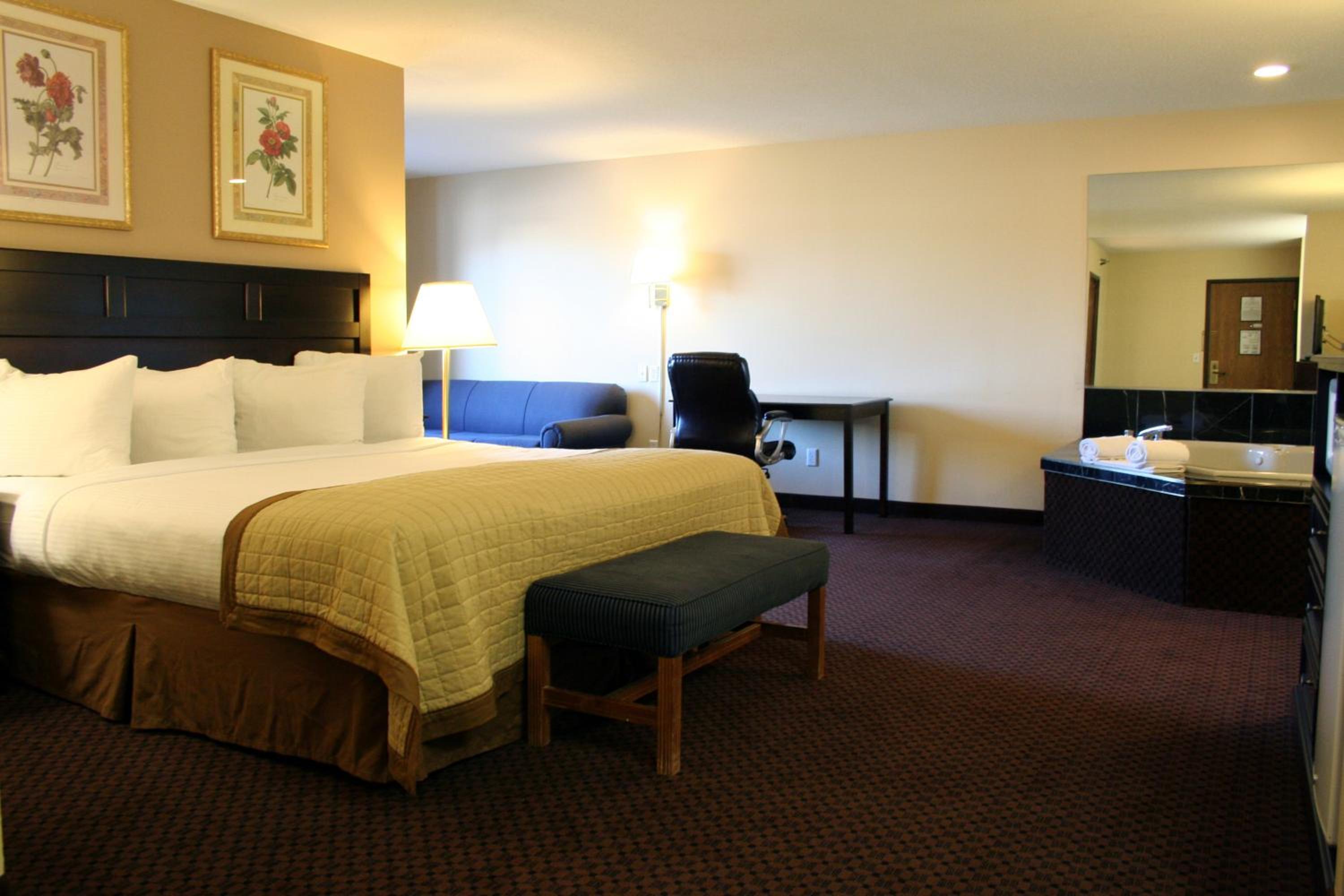 King Suite - Non-Smoking - Photo 1