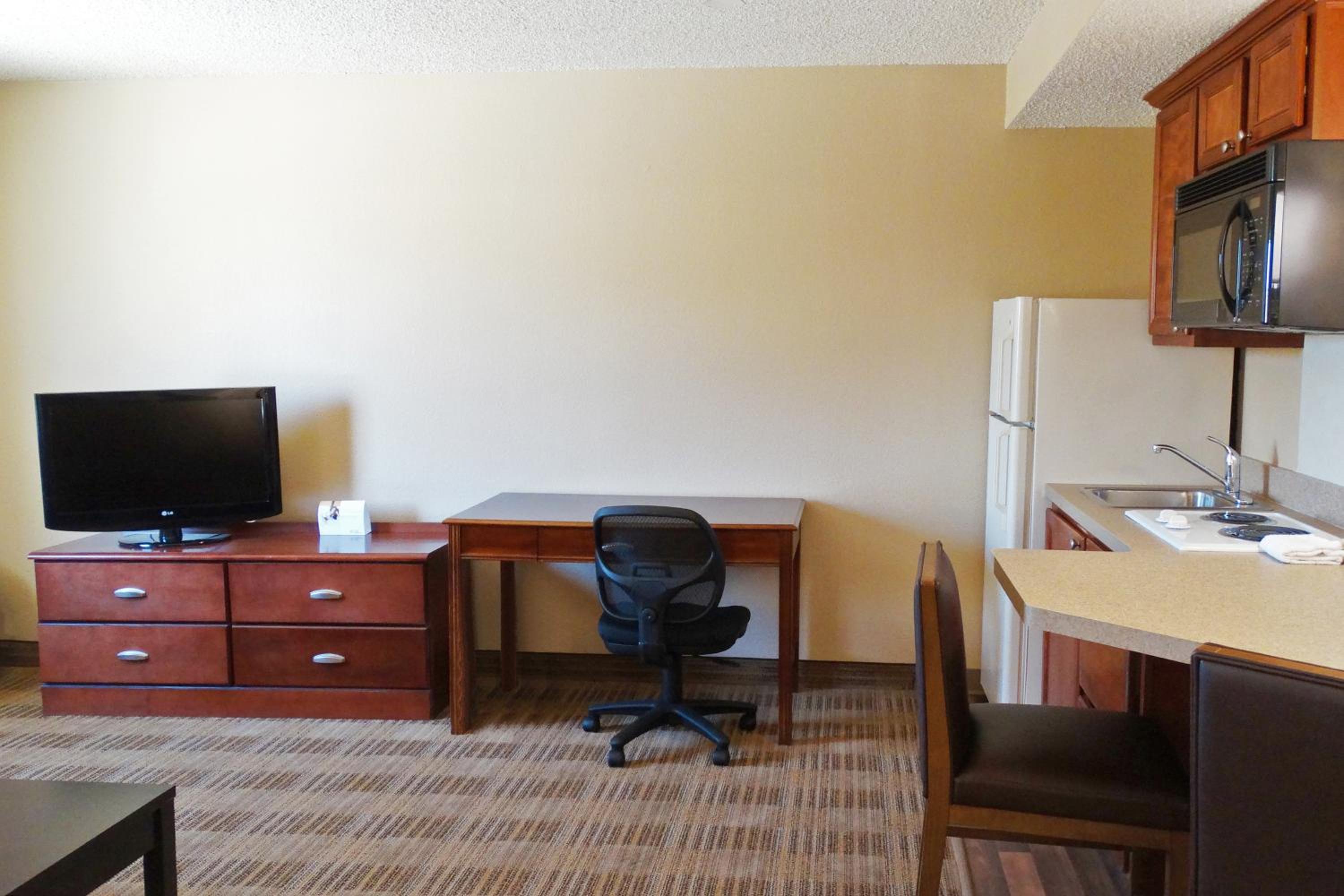One Bedroom Suite - Non-Smoking - Photo 3