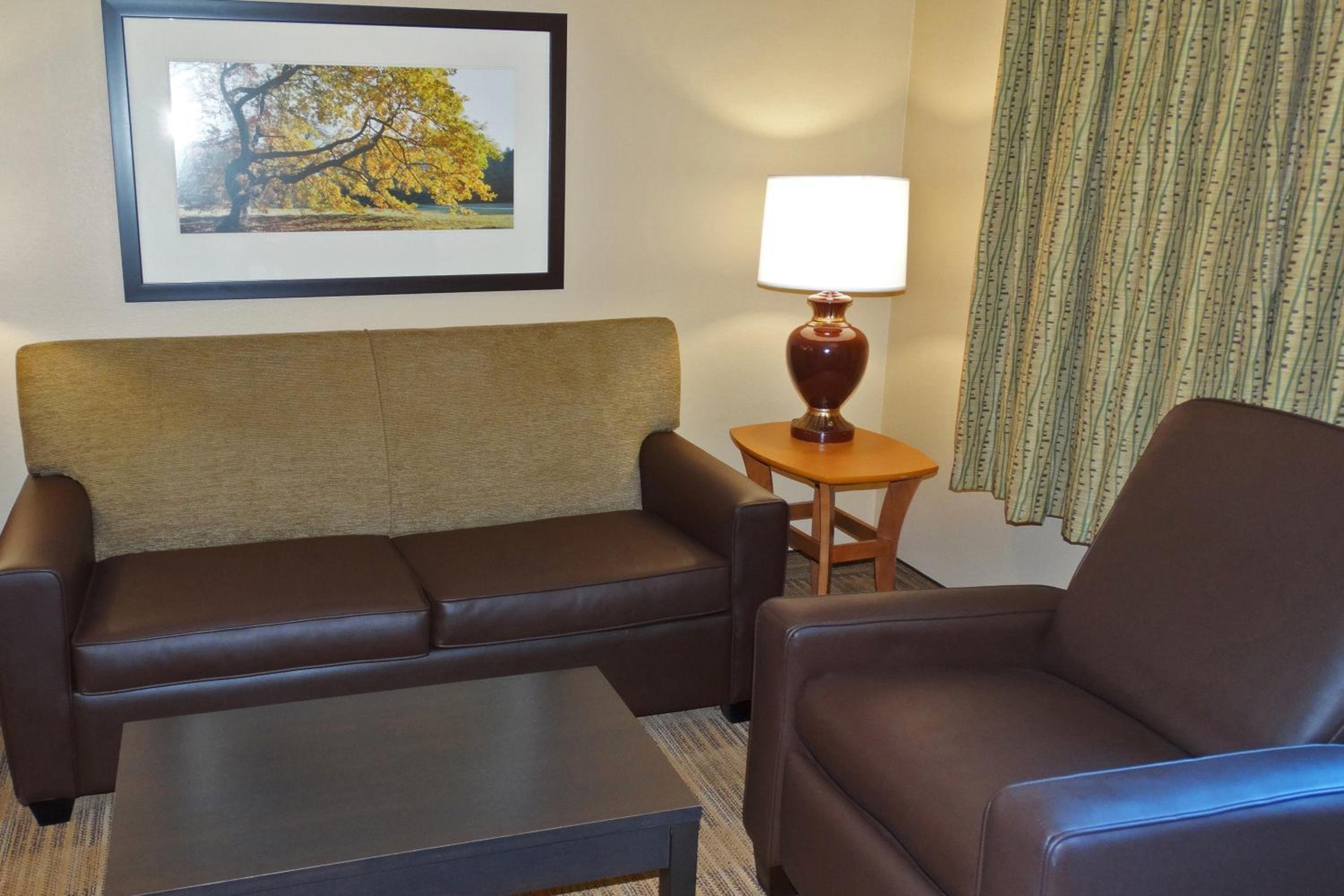 One Bedroom Suite - Non-Smoking - Photo 4