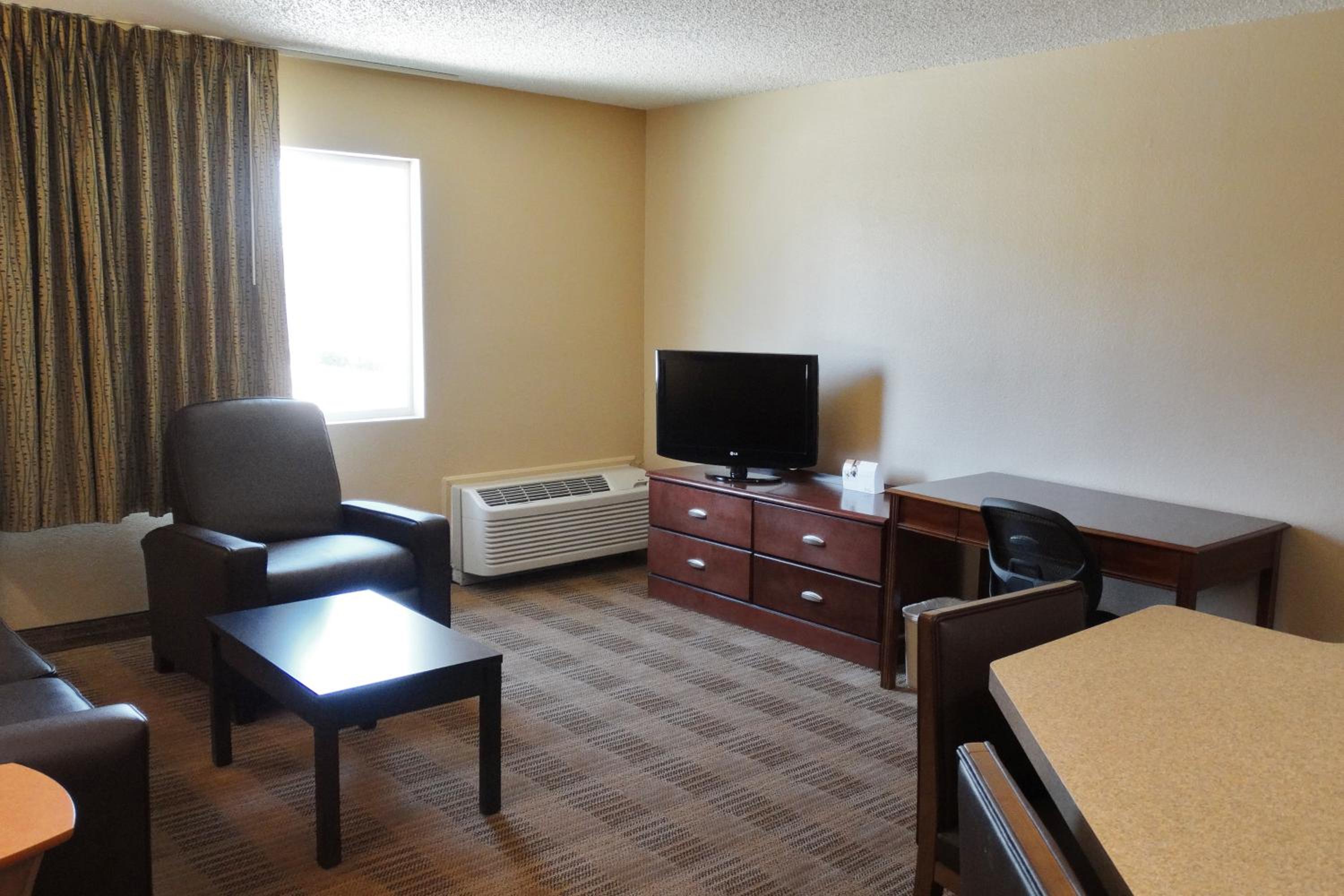 One Bedroom Suite - Non-Smoking - Photo 6