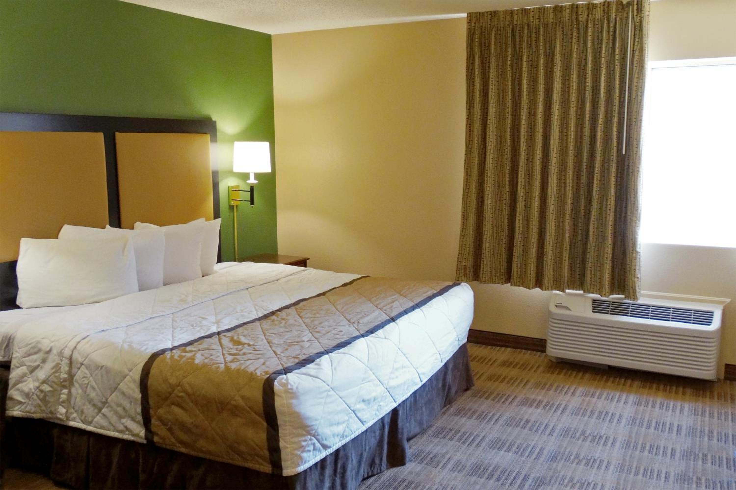 One Bedroom Suite - Non-Smoking - Photo 8
