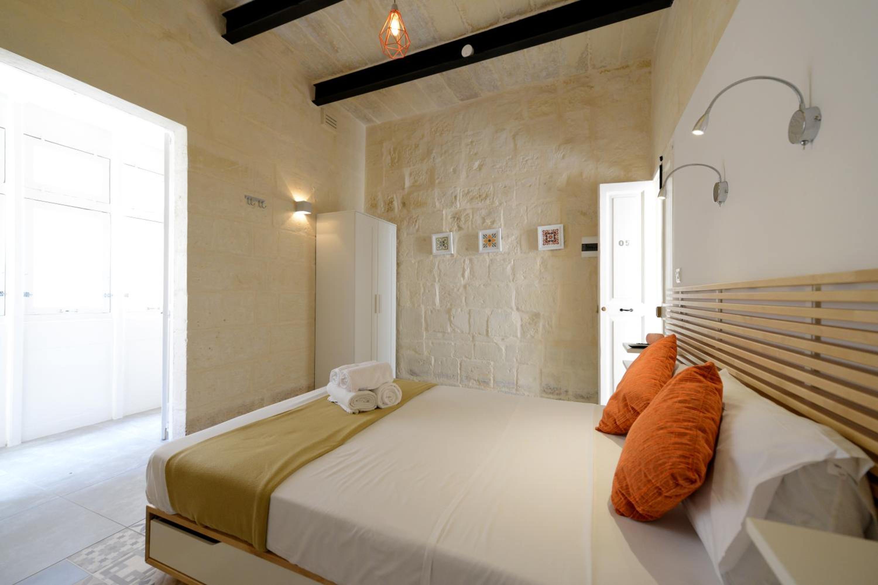Double Room with Private Shower - Photo 1