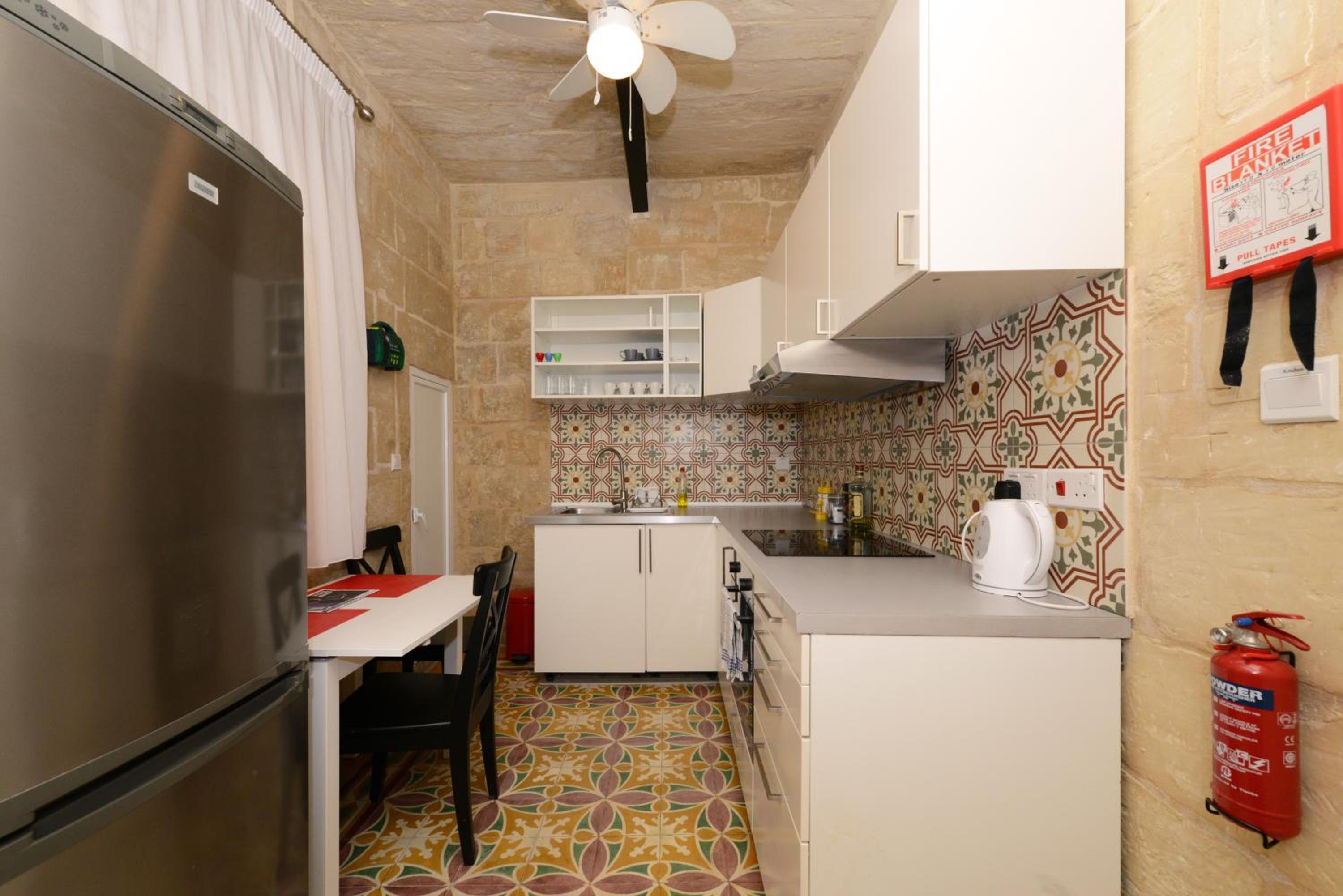 Double Room with Private Shower - Photo 8