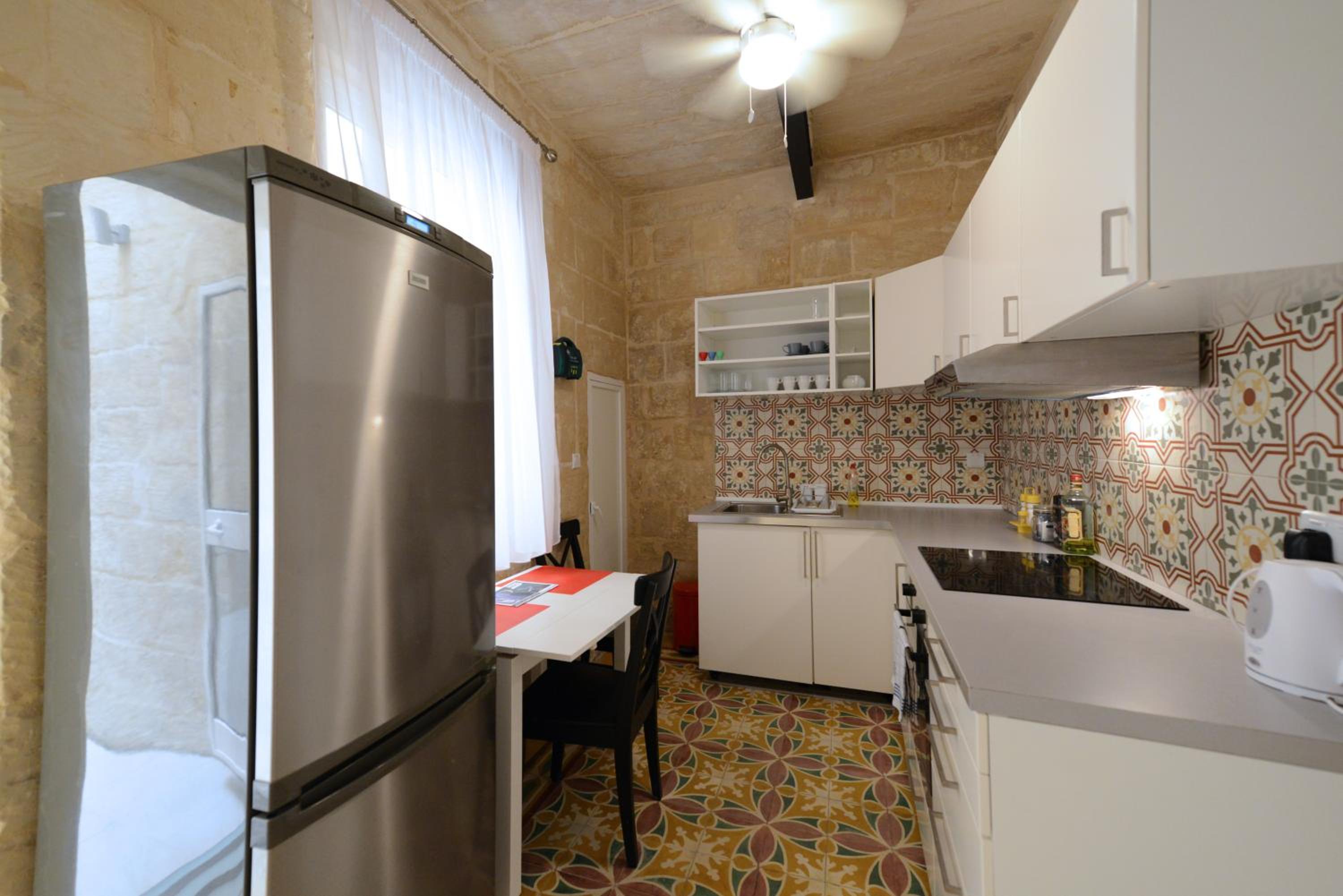 Double Room with Private Shower - Photo 9