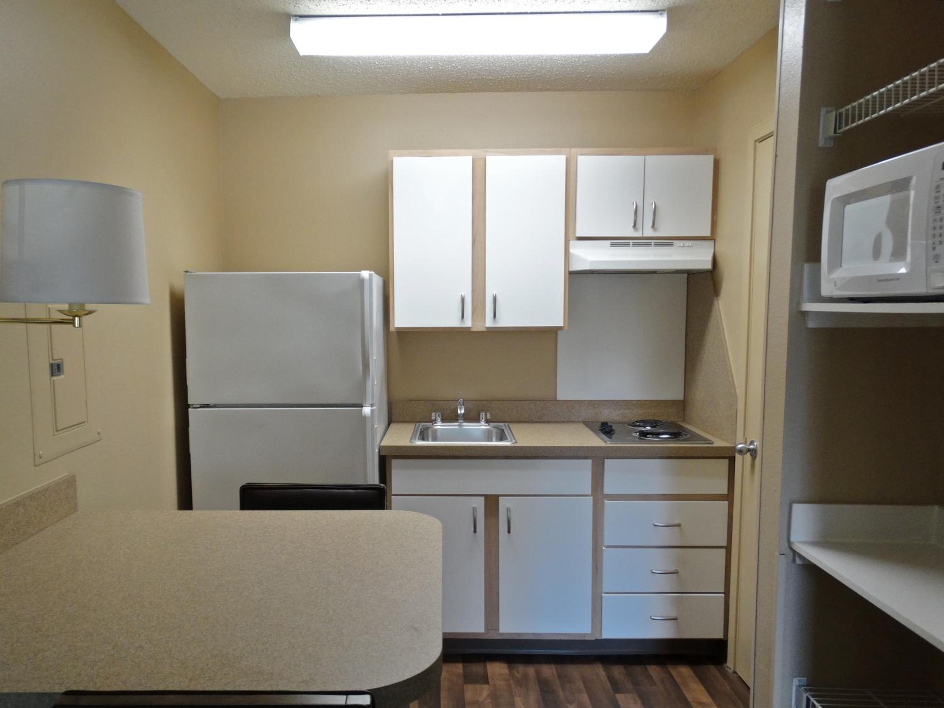 Deluxe Studio With 1 Queen Bed - Non-Smoking