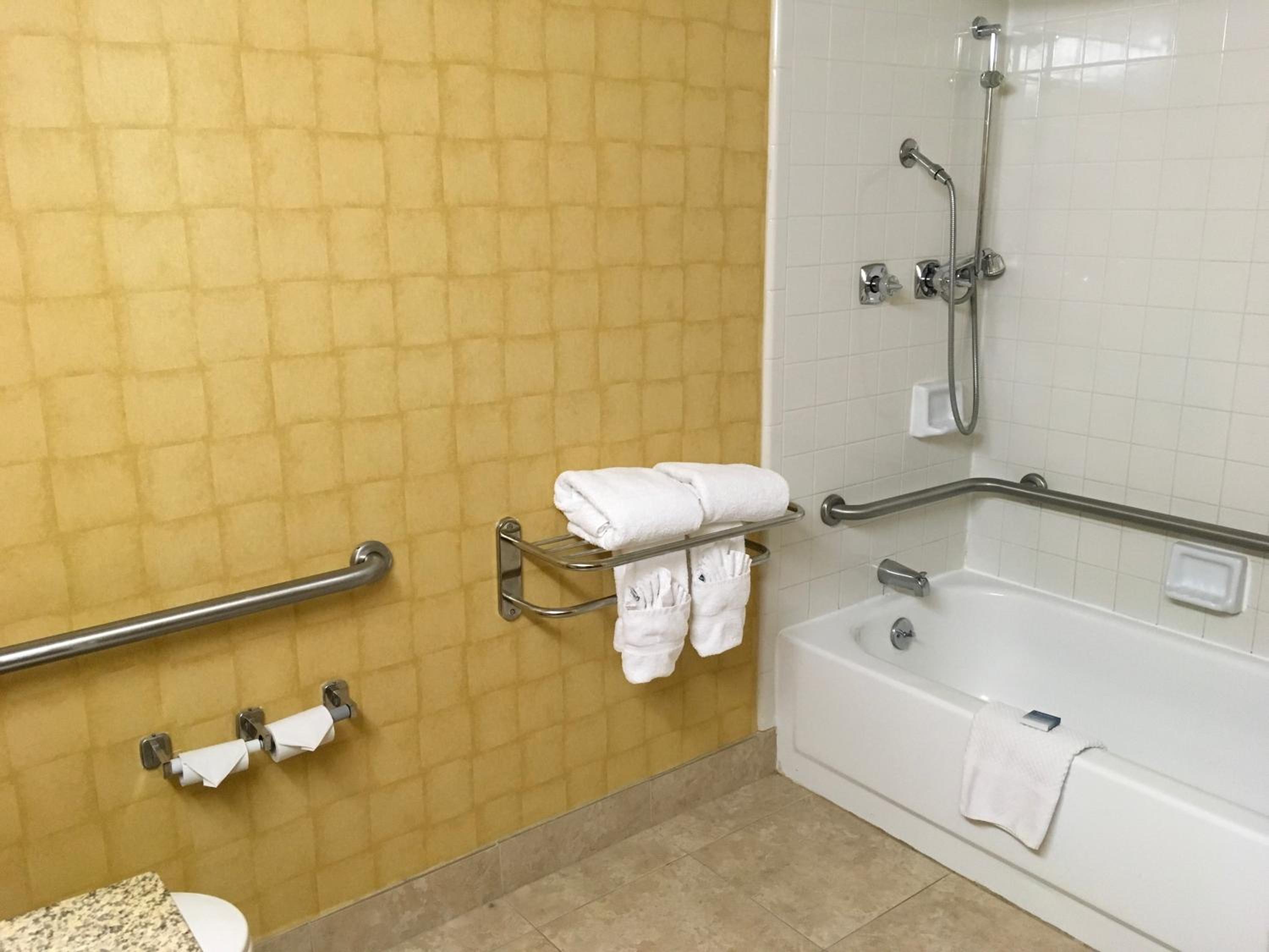 King Room - Disability Access Tub - Photo 2