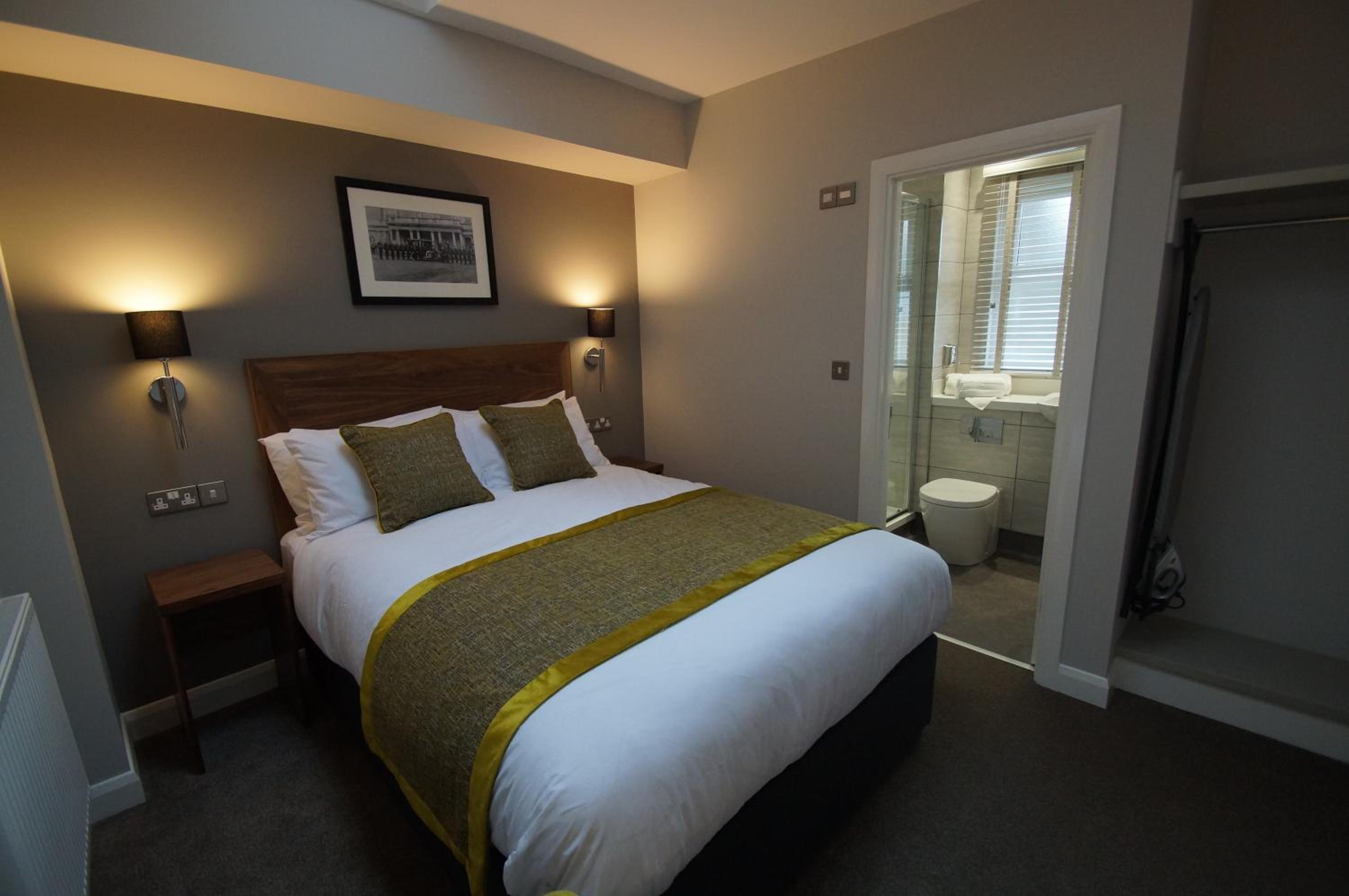 Large Double Room - Photo 1
