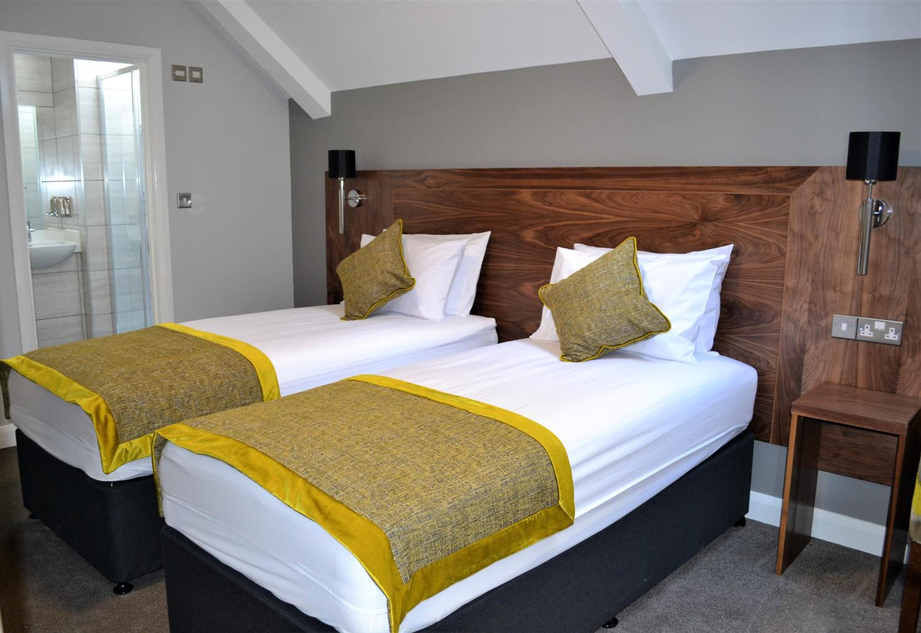 Large Double Room - Photo 4