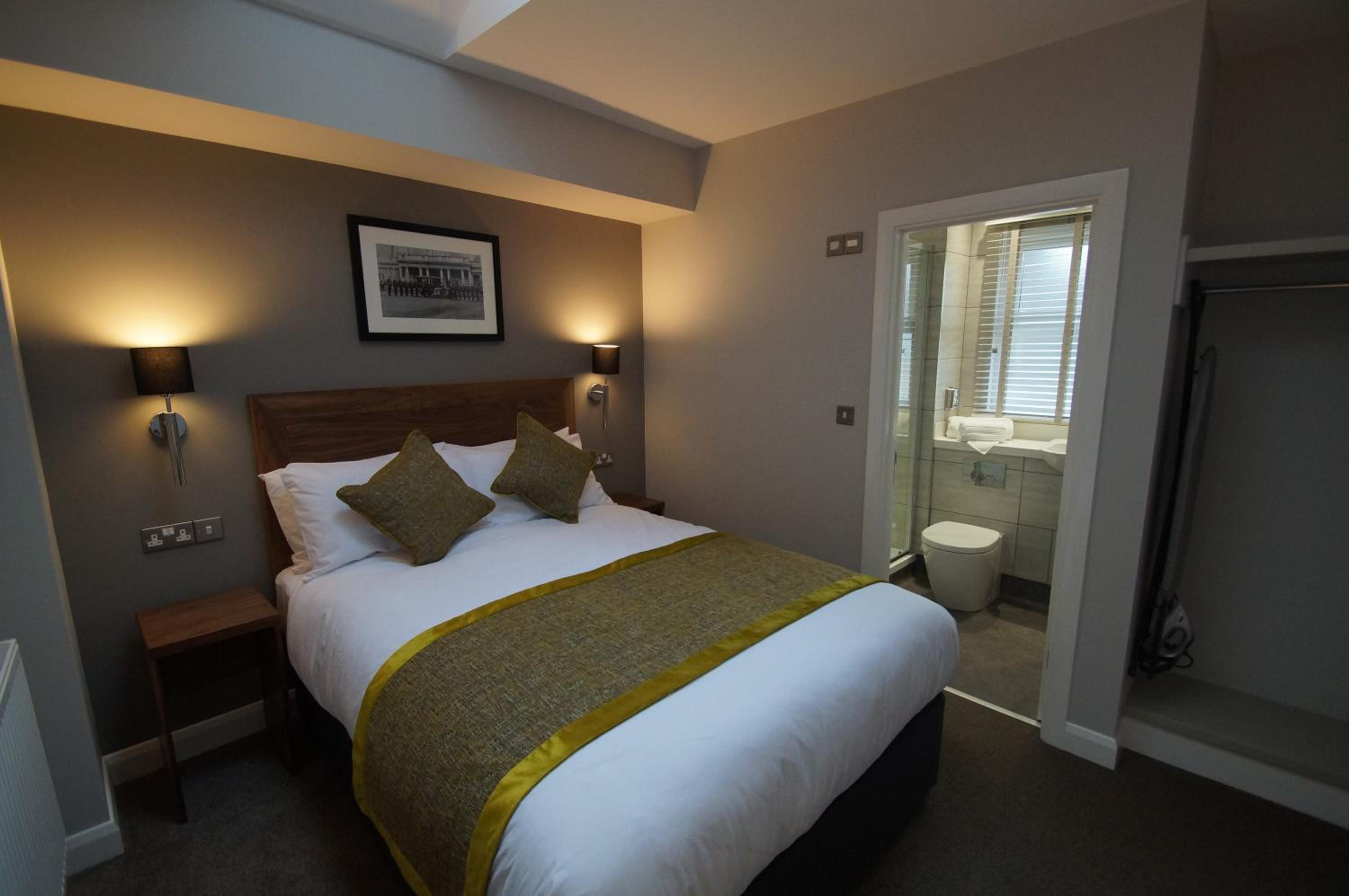 Large Double Room - Photo 5