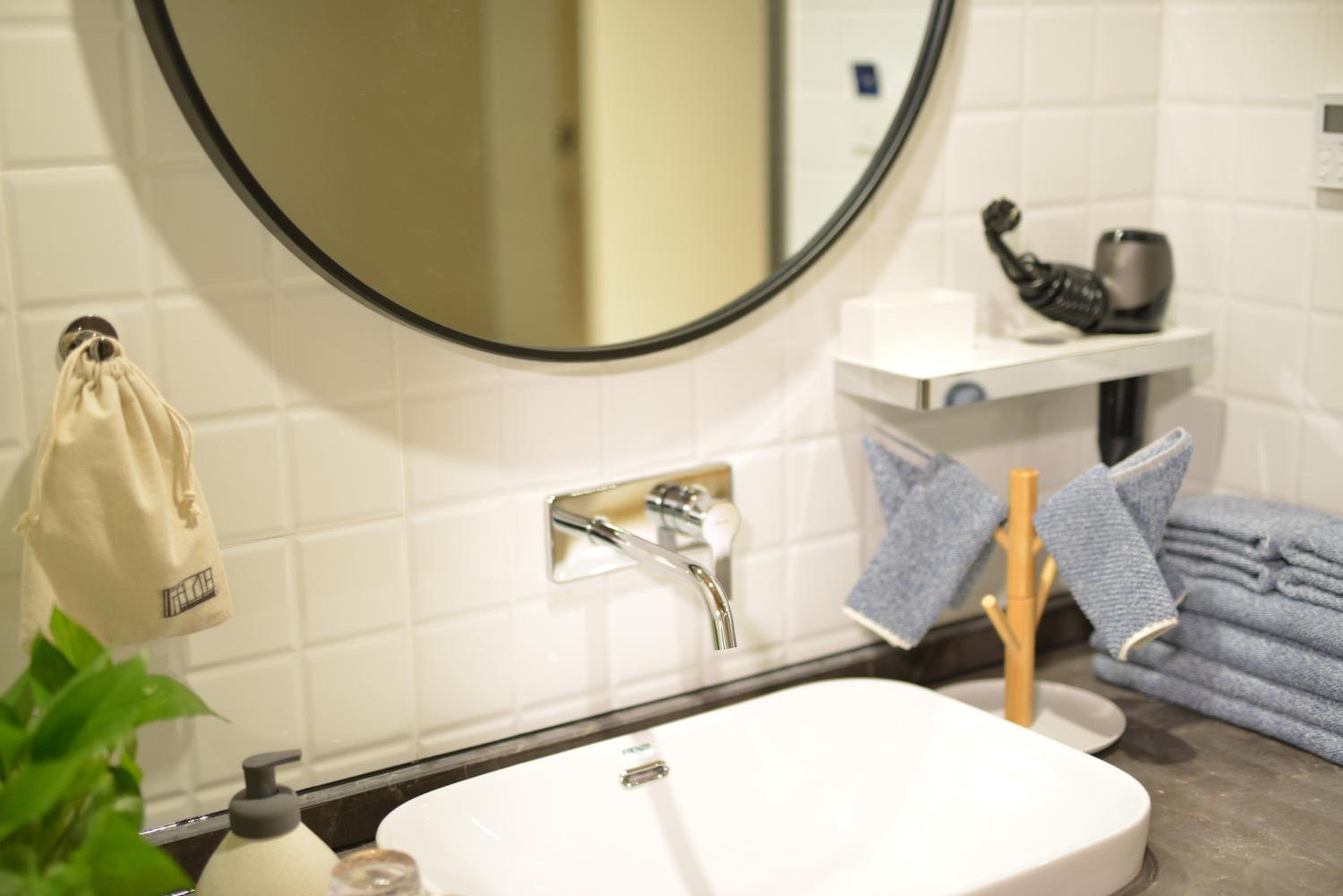 Standard Queen Room - Photo 15