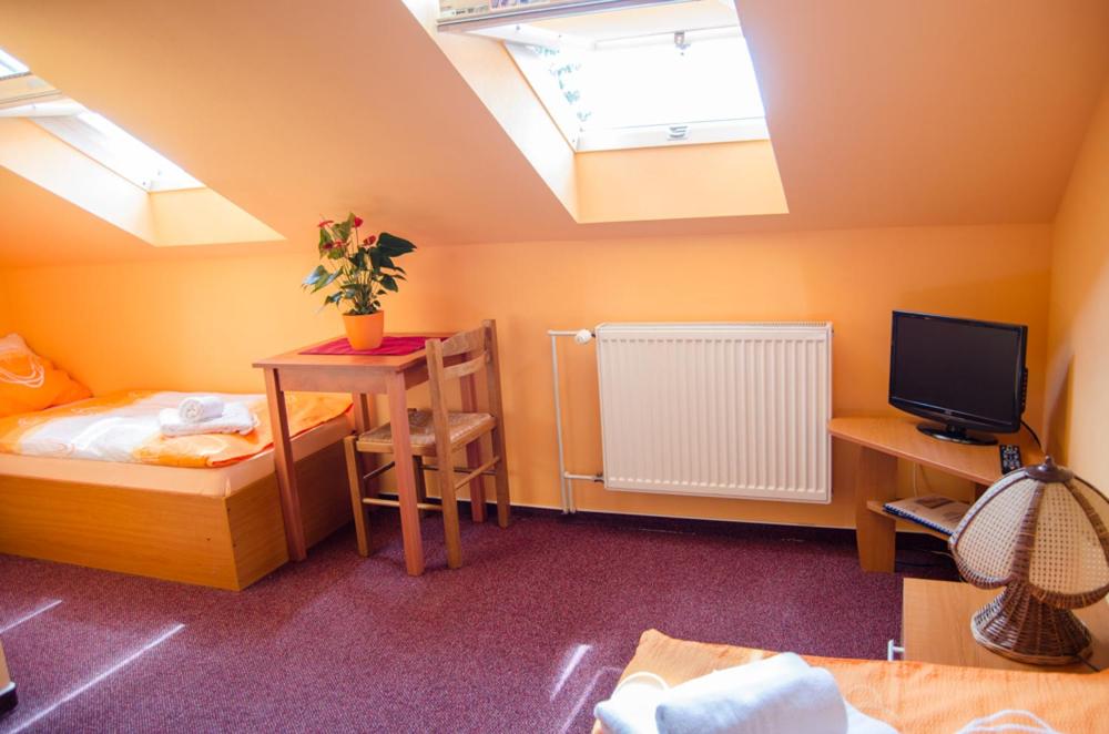 Standard Twin Room photo 3