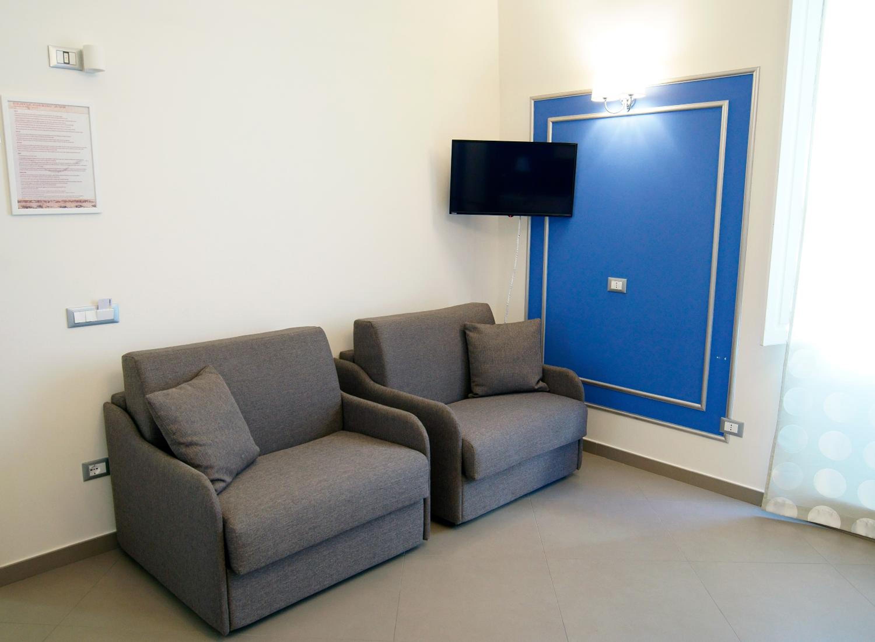 Deluxe Double Room with Balcony photo 2