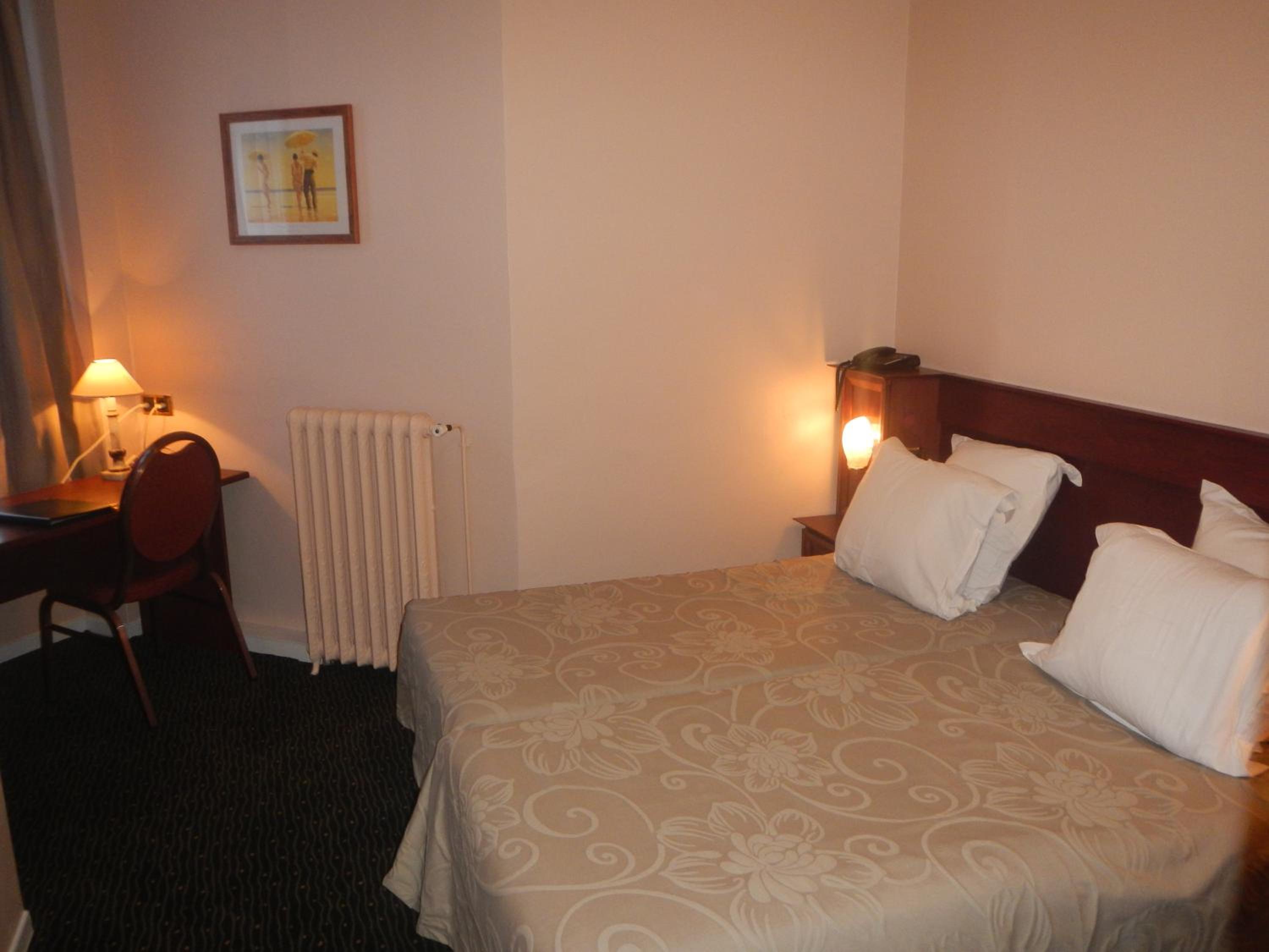 Twin Room - Photo 14