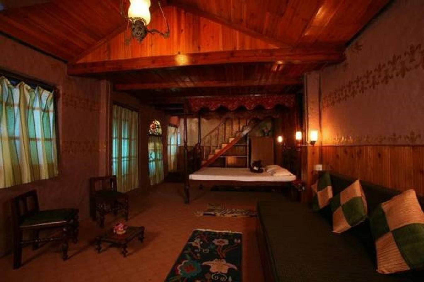 Suite - Photo 1