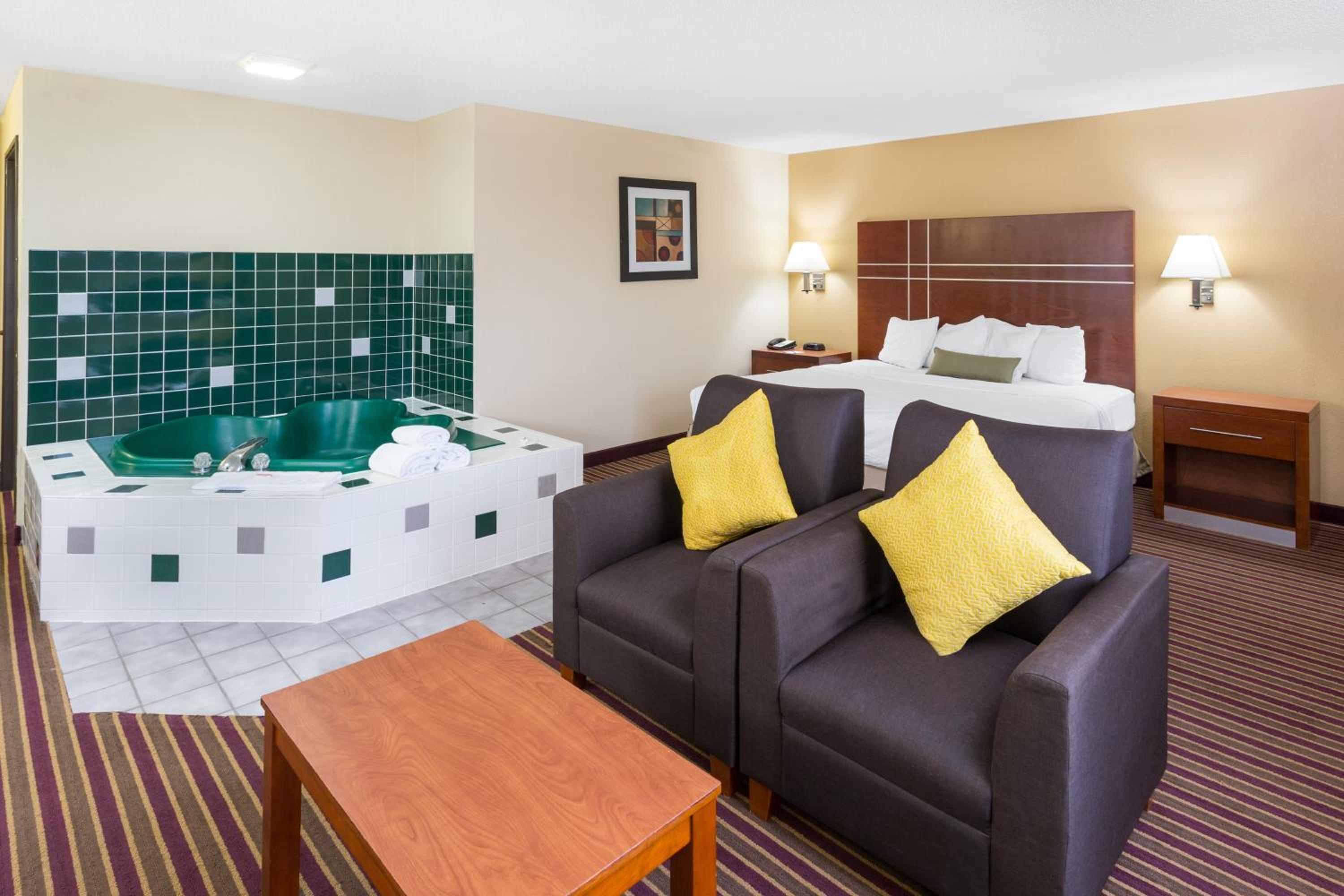 King Studio Suite - Non-Smoking - Photo 1