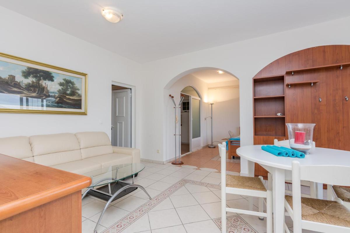One-Bedroom Apartment photo 3