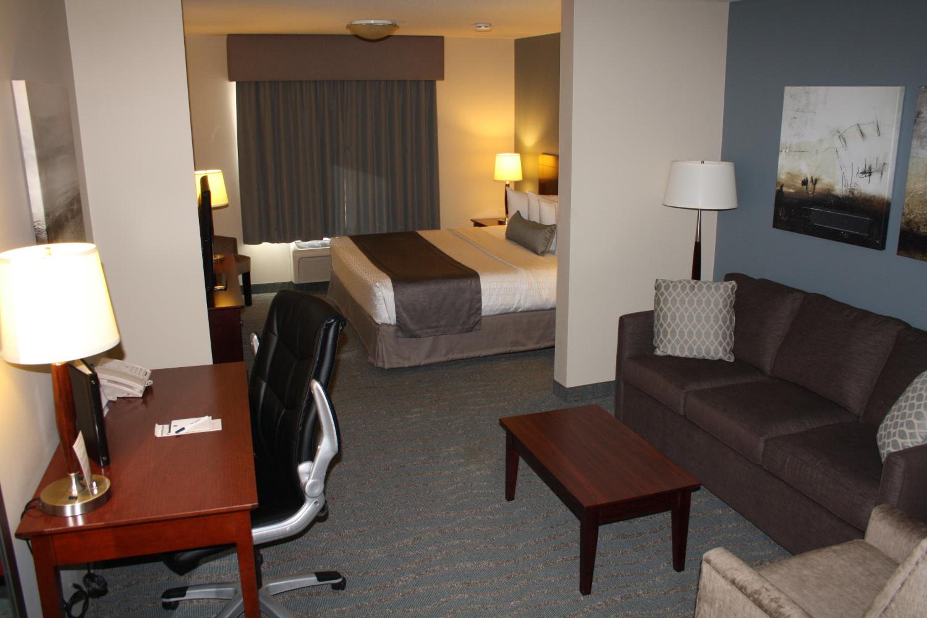 King Room with Sofa Bed - Non-Smoking photo 2