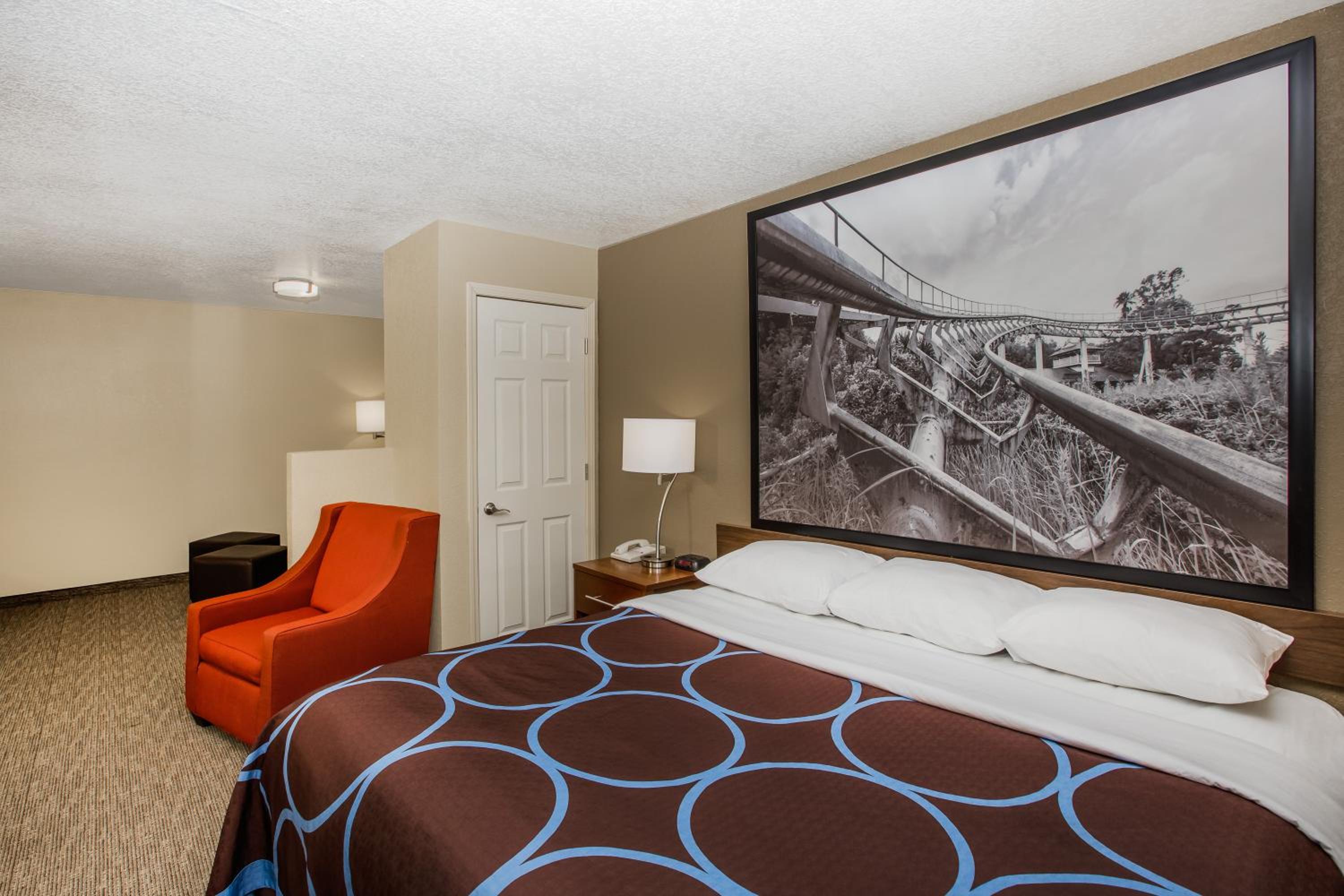 King Suite - Non-Smoking - Photo 1