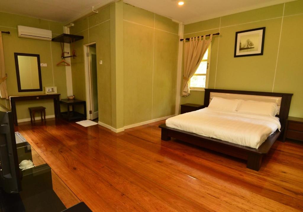 Deluxe King Room - Photo 1
