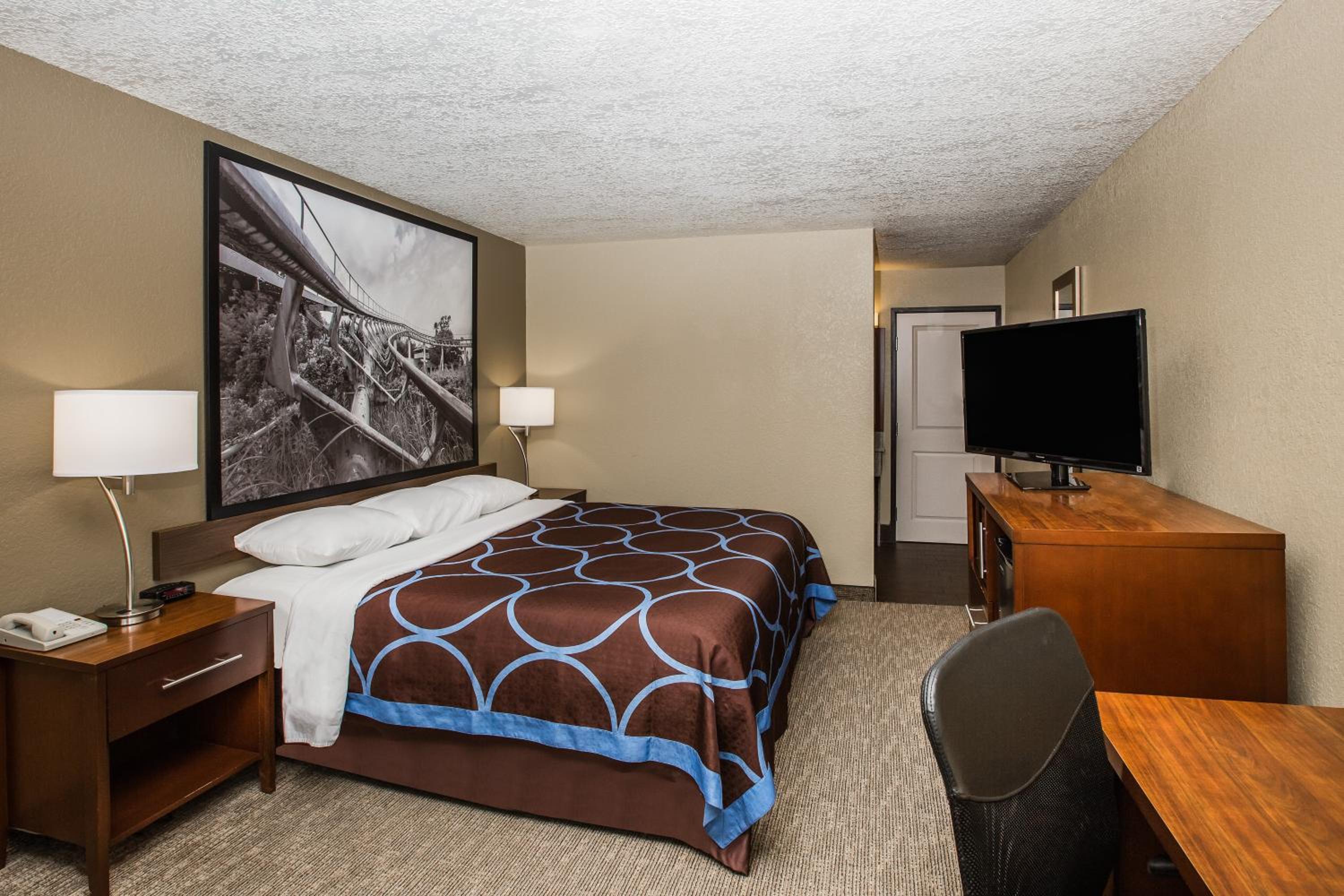 King Room - Non-Smoking - Photo 2