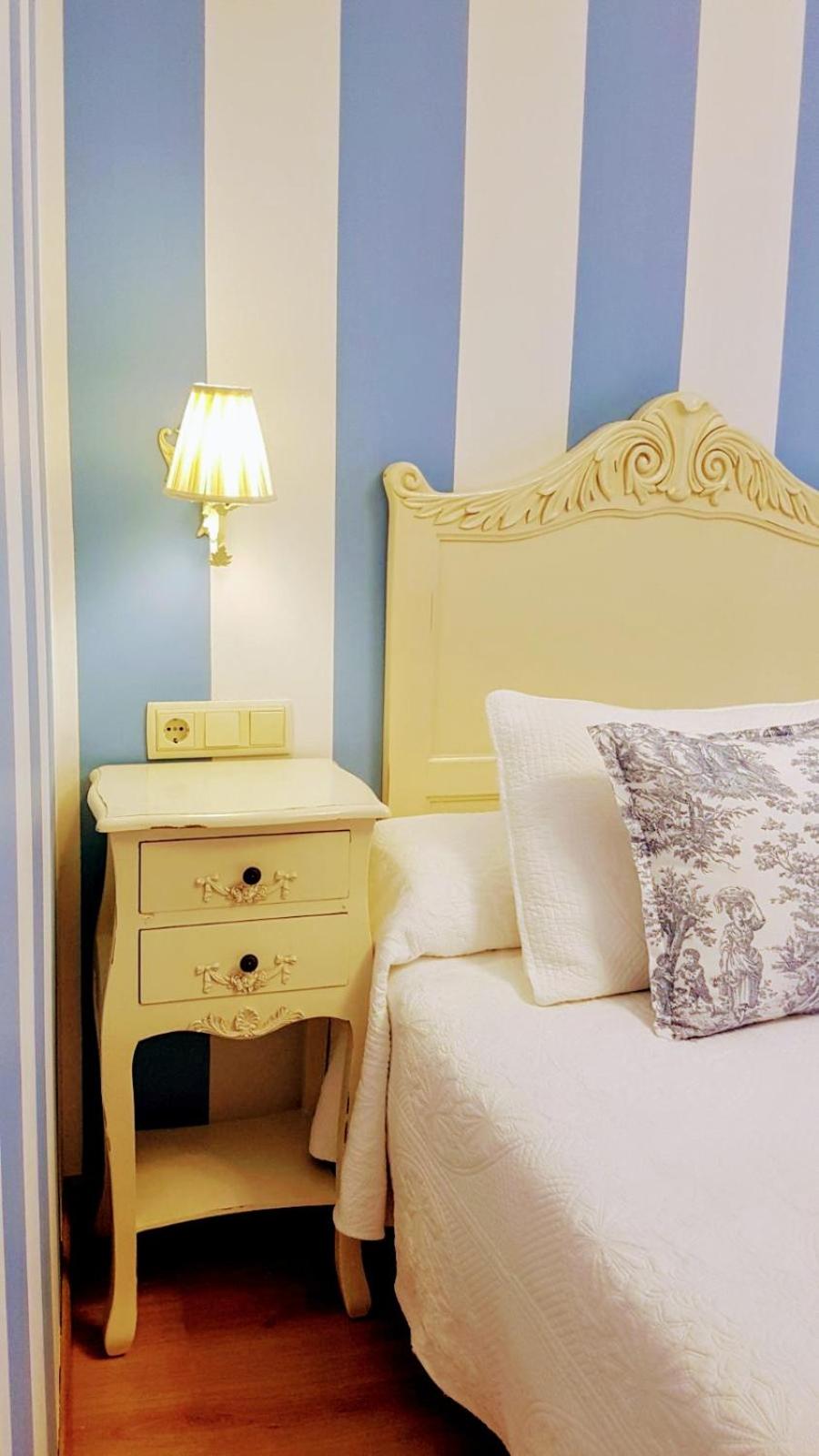 Twin Room with Private Bathroom and View - Photo 48