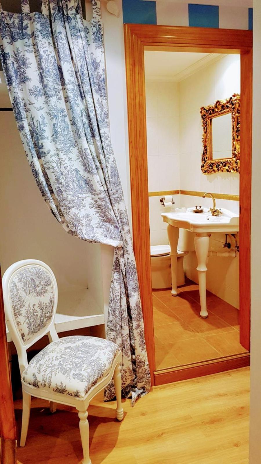 Twin Room with Private Bathroom and View - Photo 46