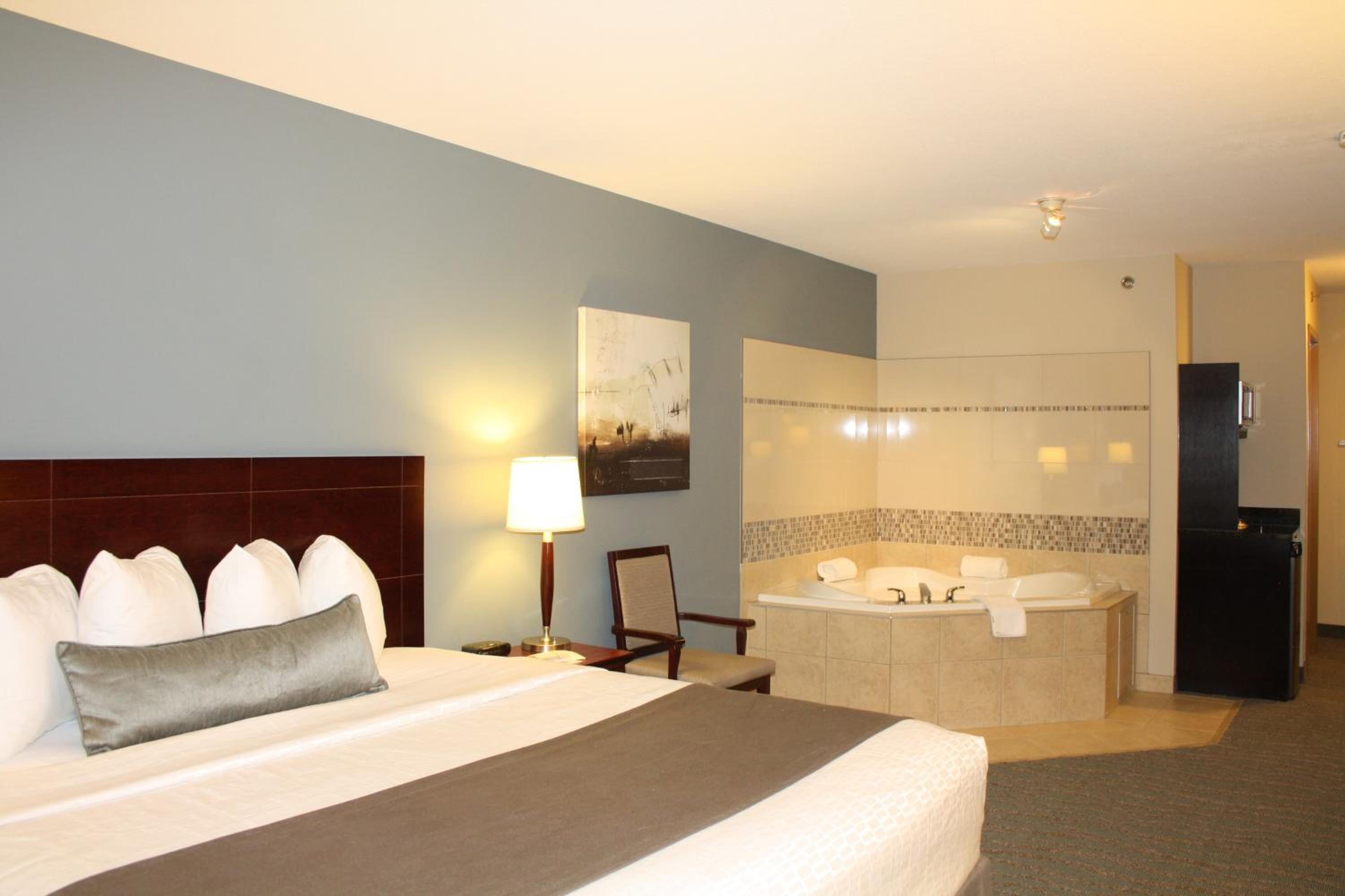 King Room with Hot Tub - Non-Smoking photo 2