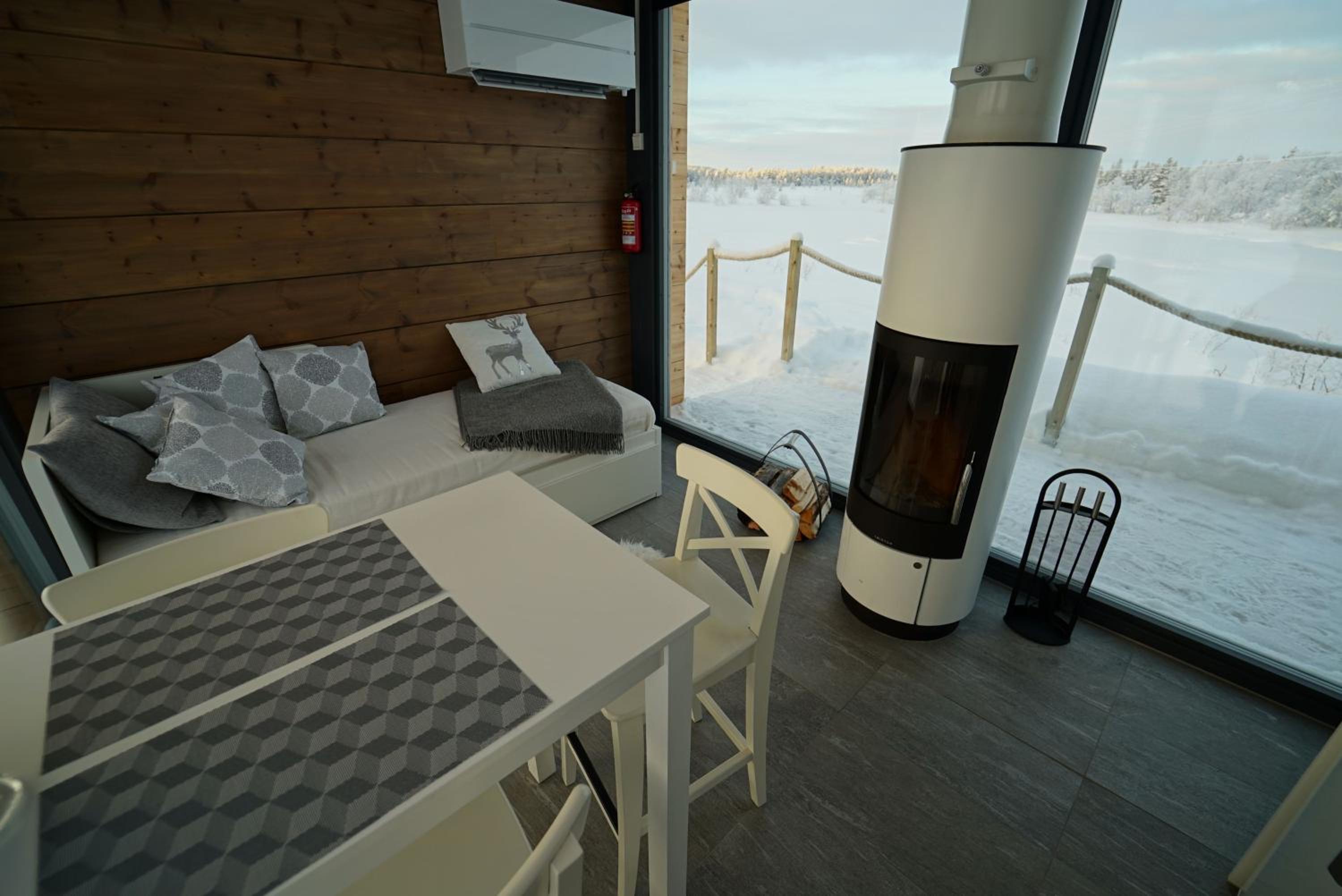 One-Bedroom House - Photo 6